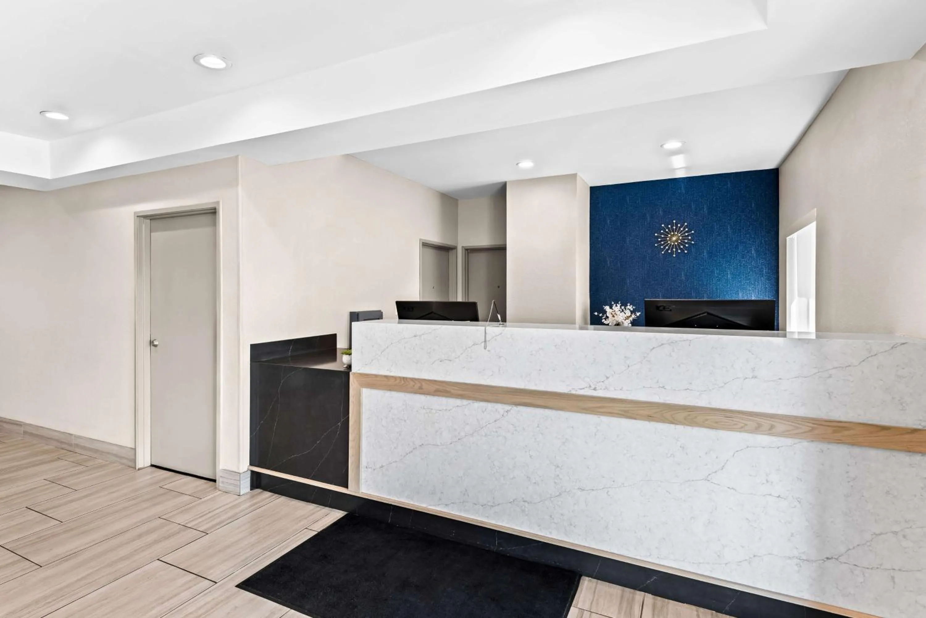 Lobby or reception in Best Western Ottumwa Inn & Suites