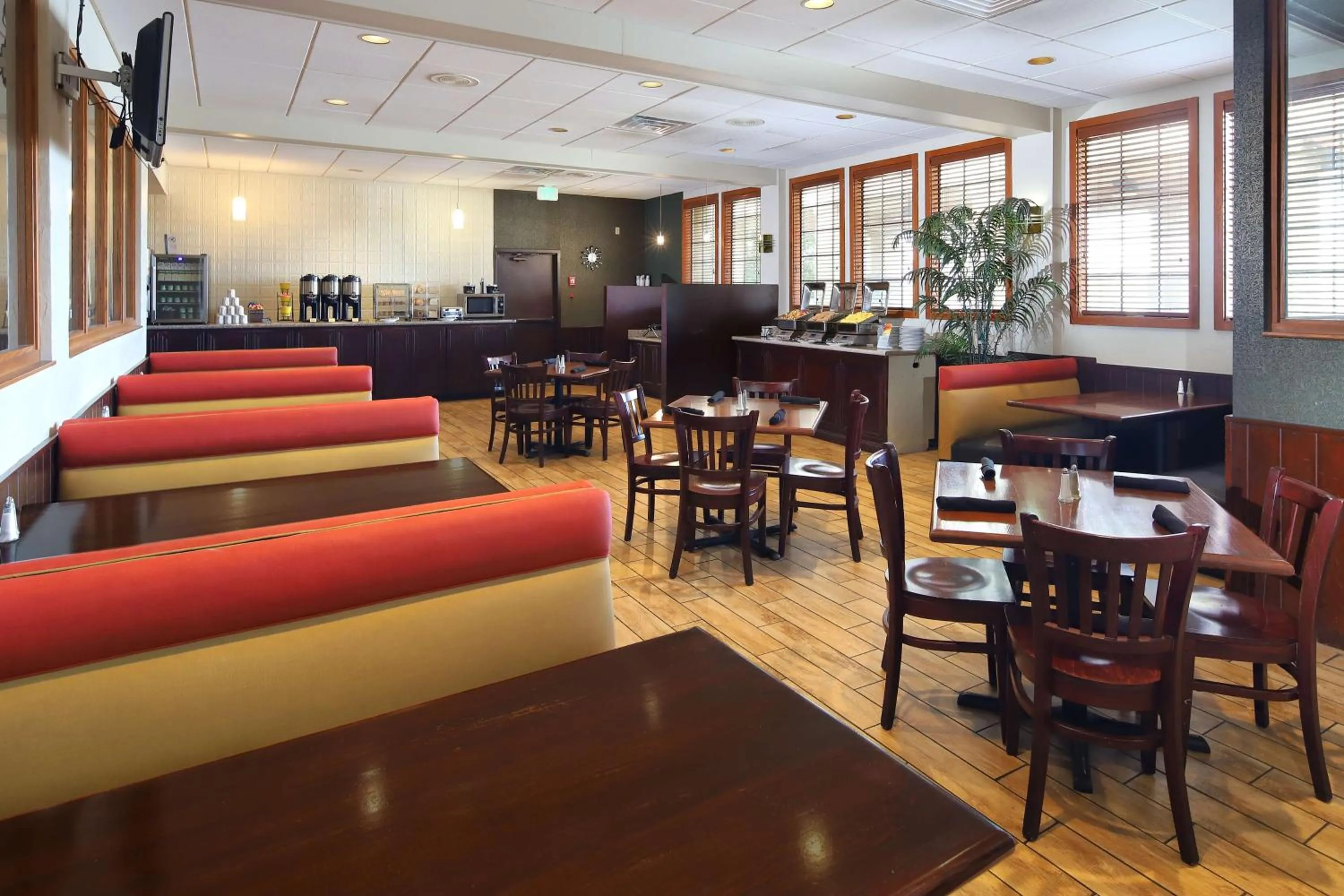 Restaurant/Places to Eat in Best Western Tucson Intl Airport Hotel & Suites