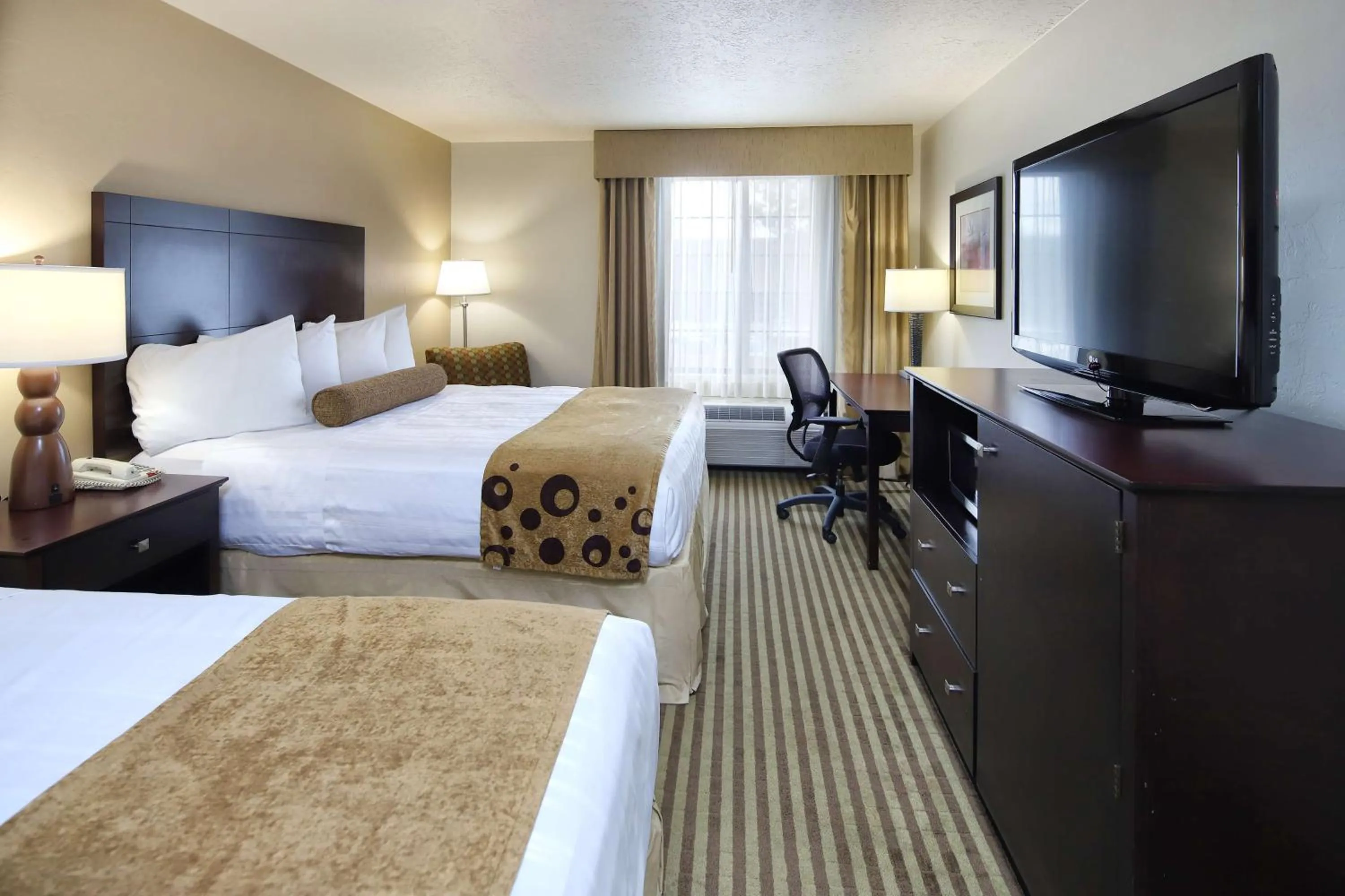 Photo of the whole room, Bed in Best Western Tucson Intl Airport Hotel & Suites