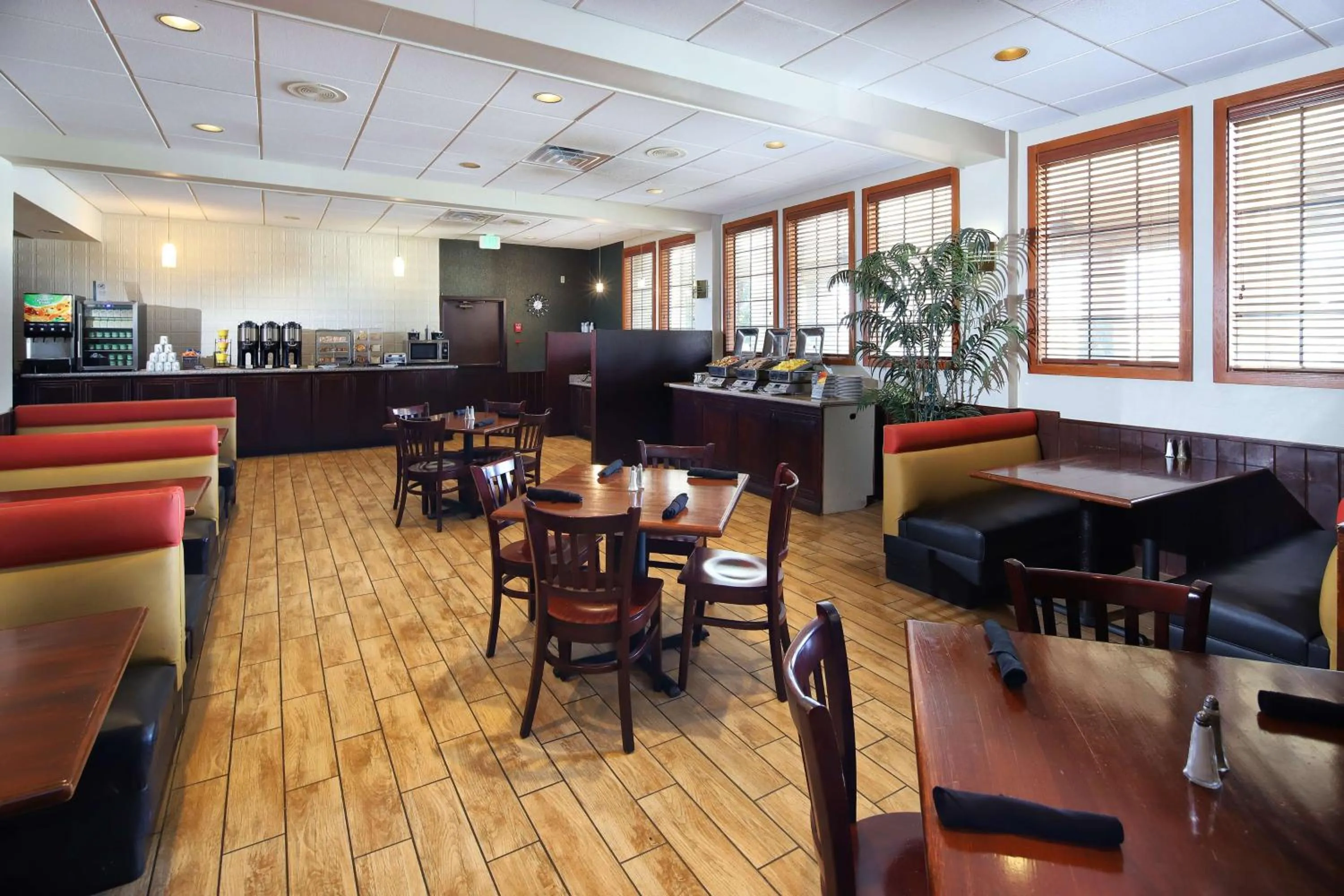 Restaurant/Places to Eat in Best Western Tucson Intl Airport Hotel & Suites