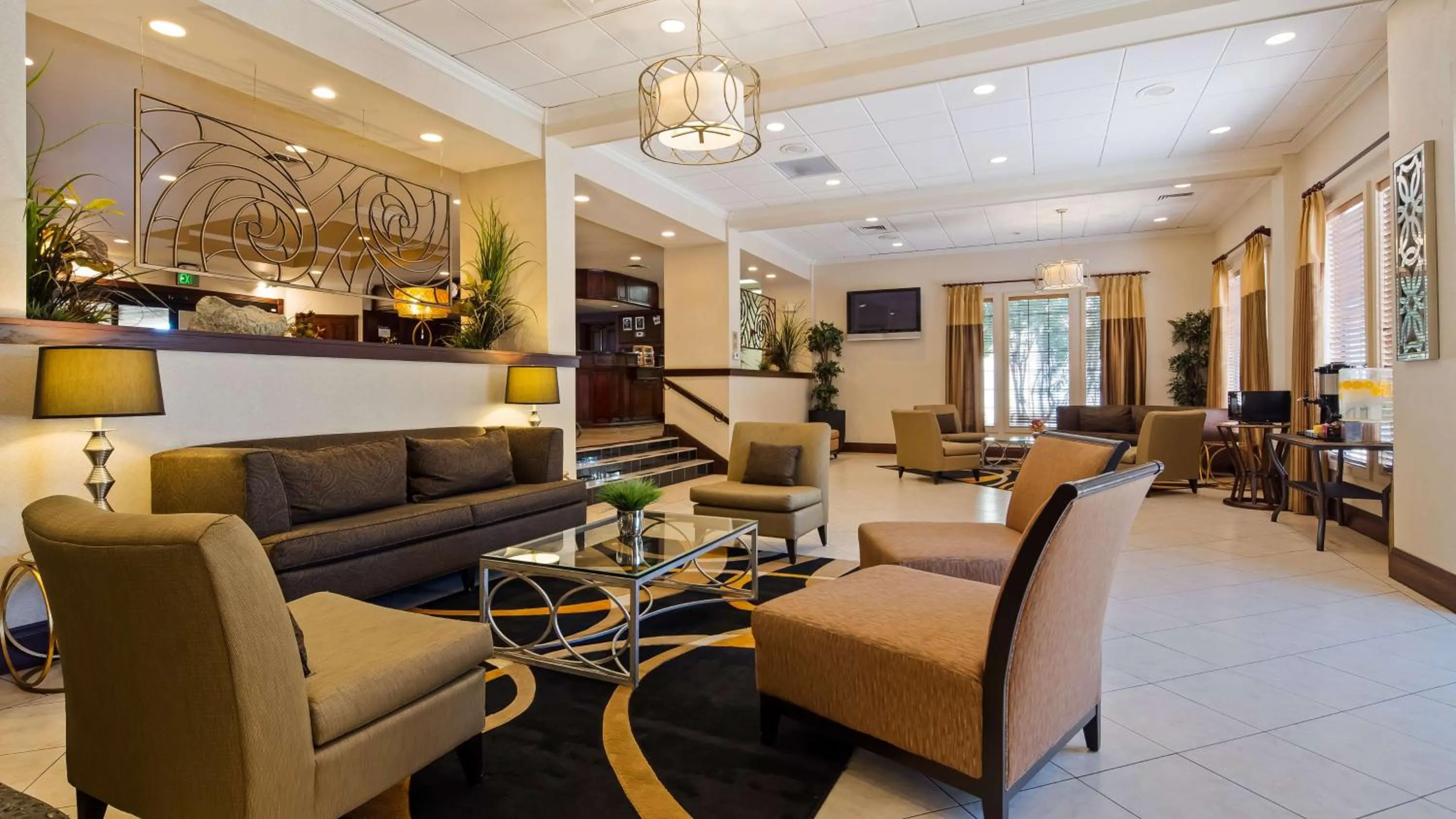 Lobby or reception, Lounge/Bar in Best Western Tucson Intl Airport Hotel & Suites