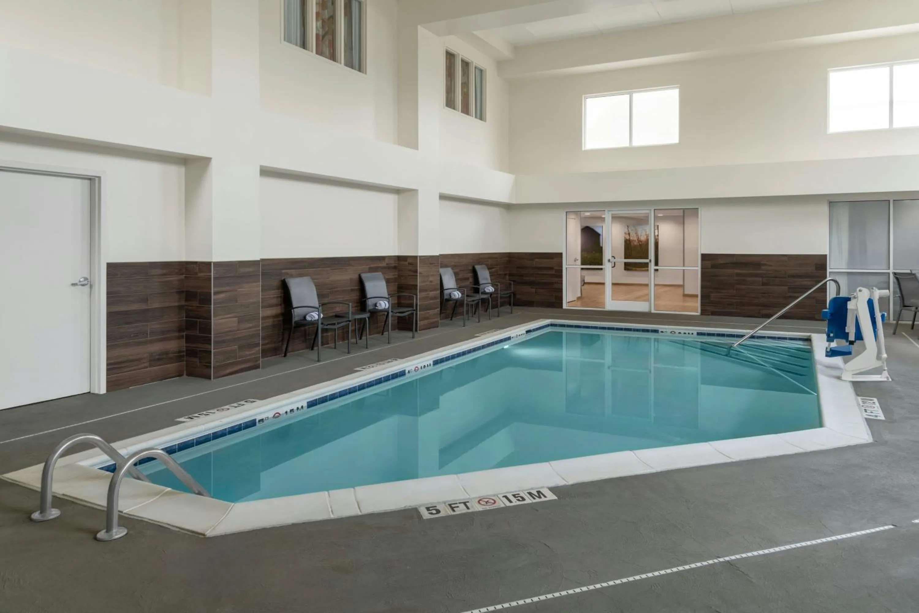 Swimming pool in Fairfield Inn Owensboro
