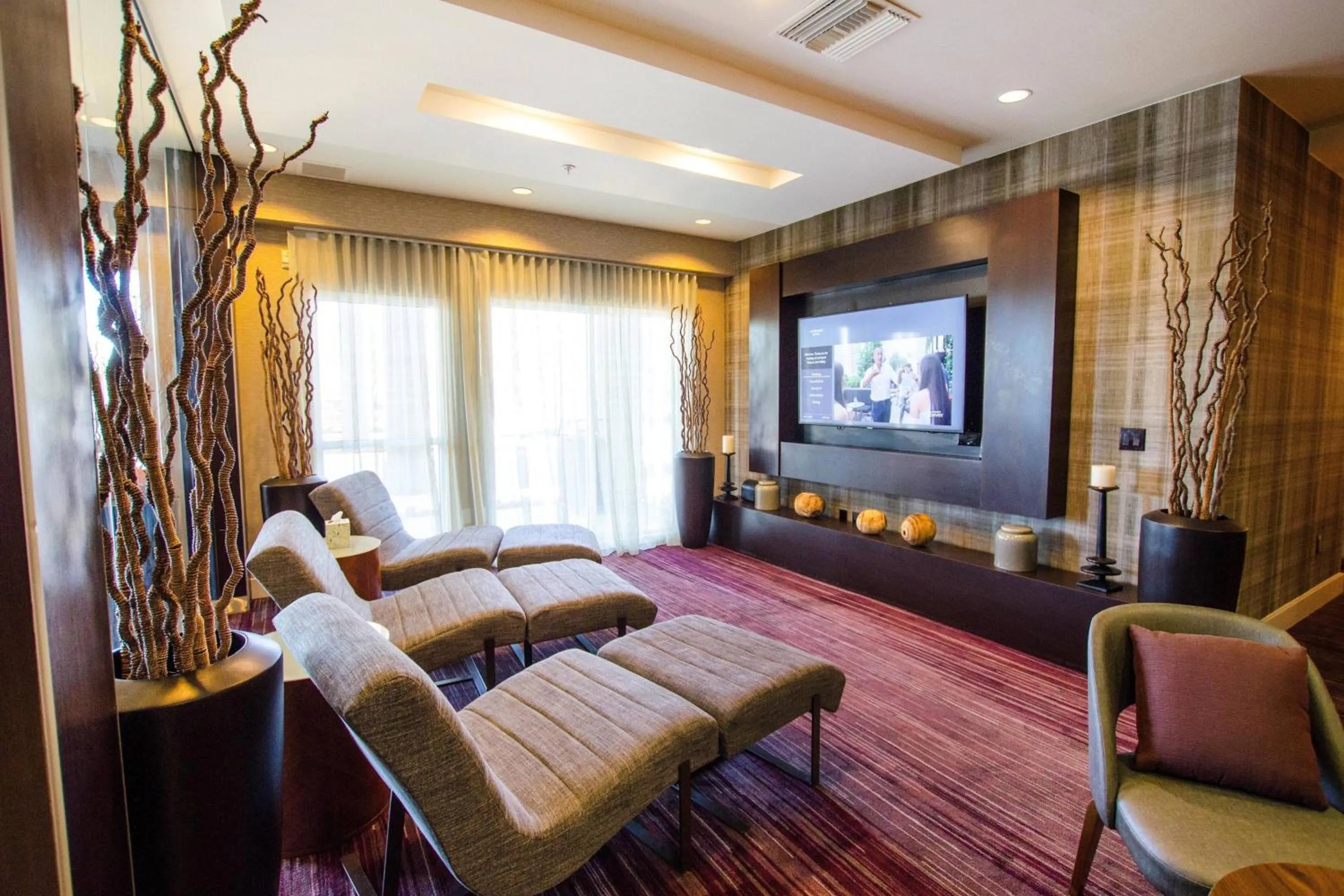 Lobby or reception, Bed in Courtyard Ventura Simi Valley