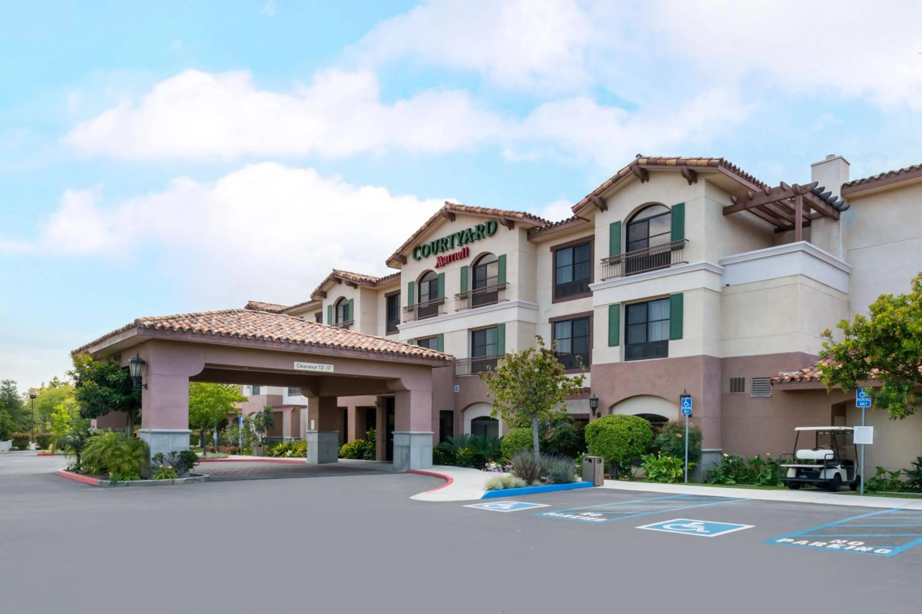 Property building in Courtyard by Marriott Thousand Oaks Ventura County