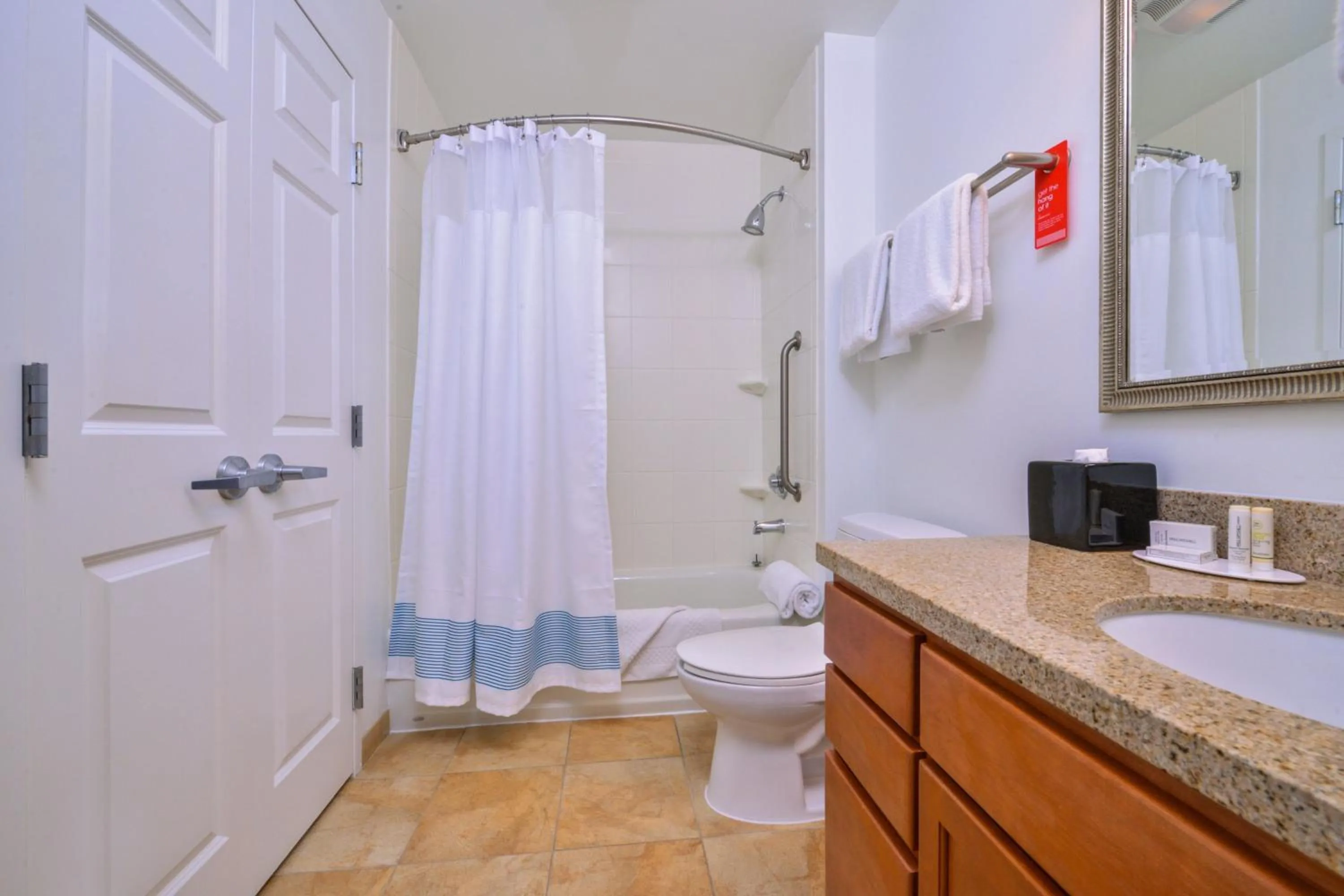 Bathroom in TownePlace Suites by Marriott Thousand Oaks Ventura County