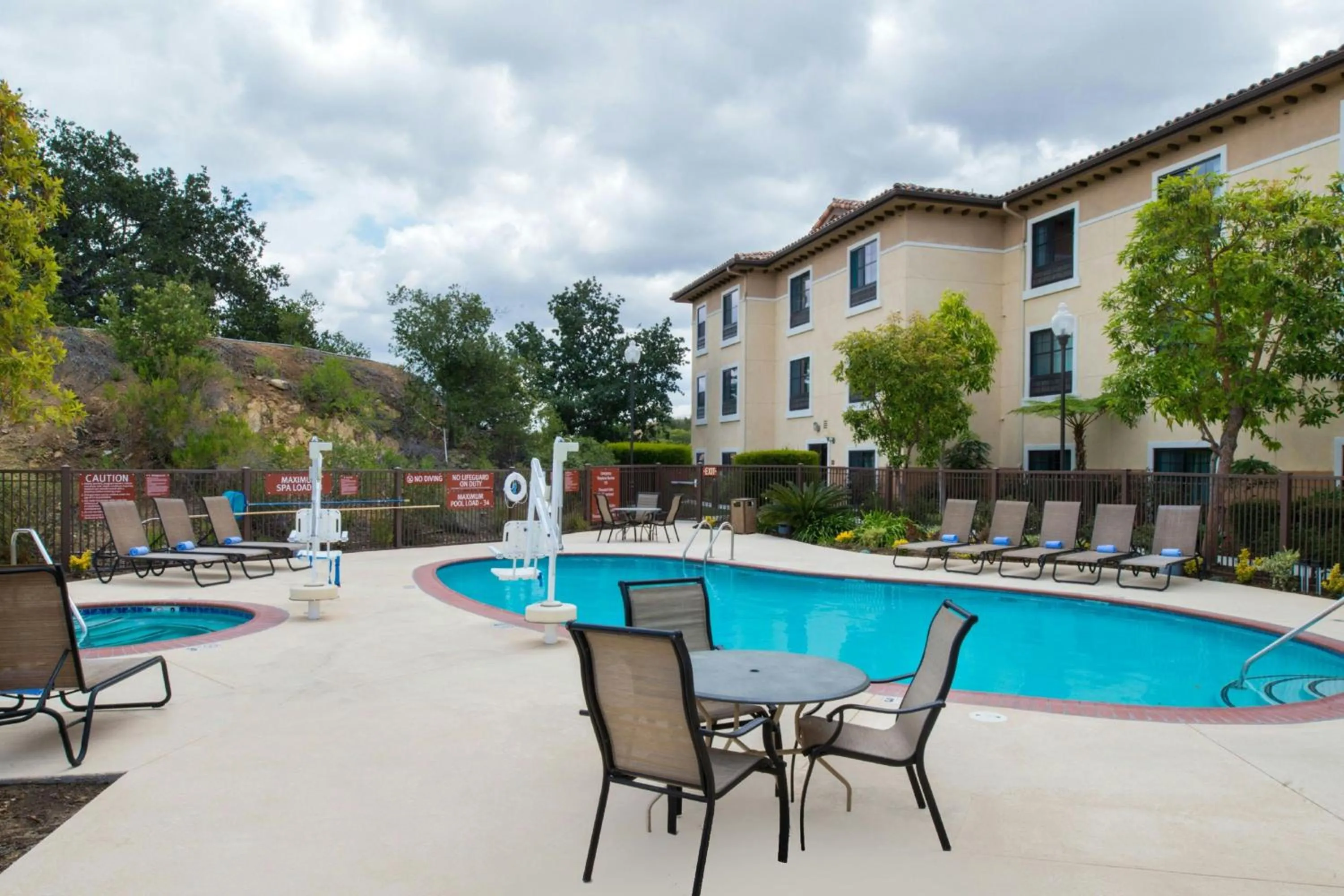 Swimming pool in TownePlace Suites by Marriott Thousand Oaks Ventura County