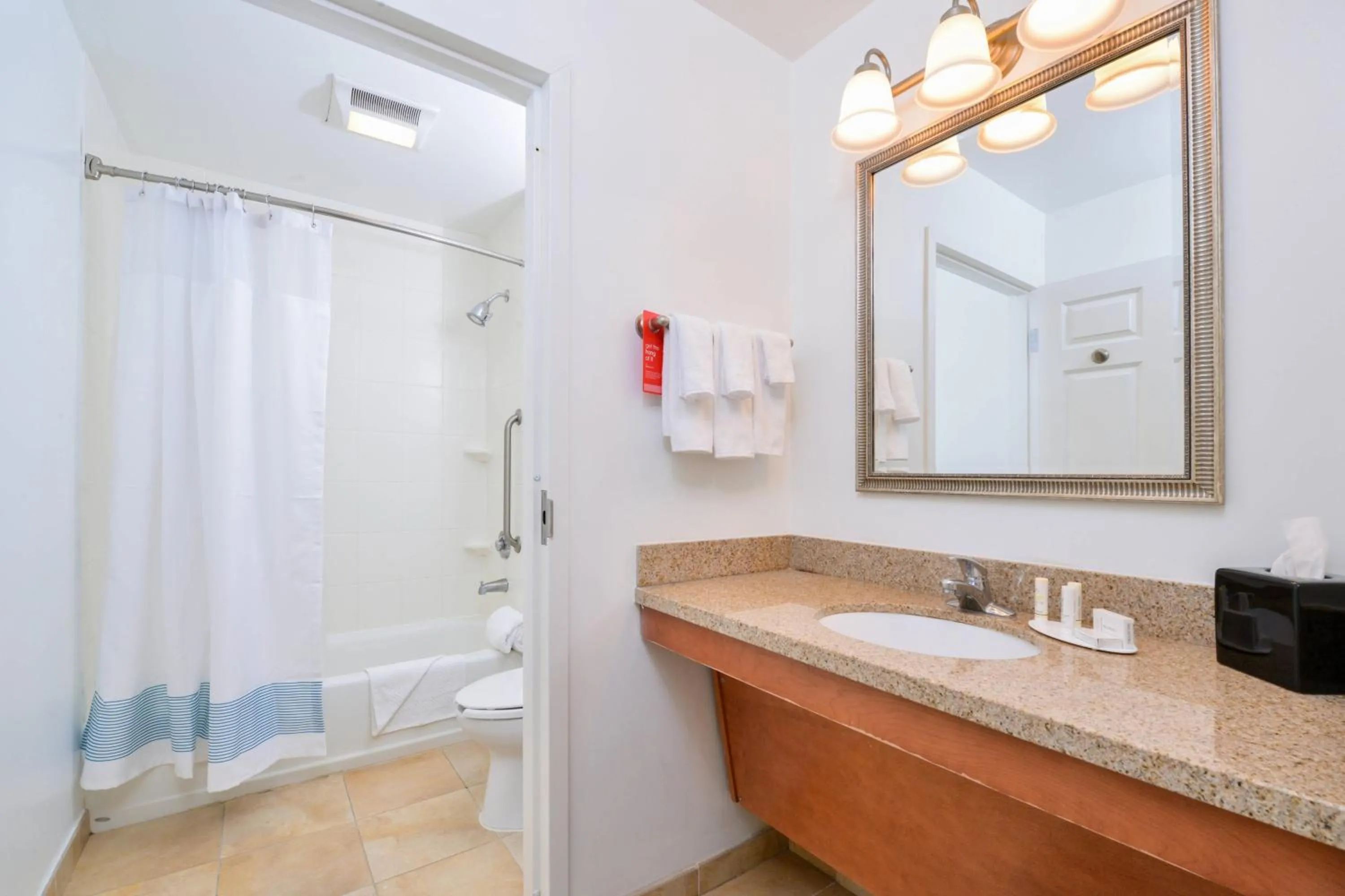 Bathroom in TownePlace Suites by Marriott Thousand Oaks Ventura County