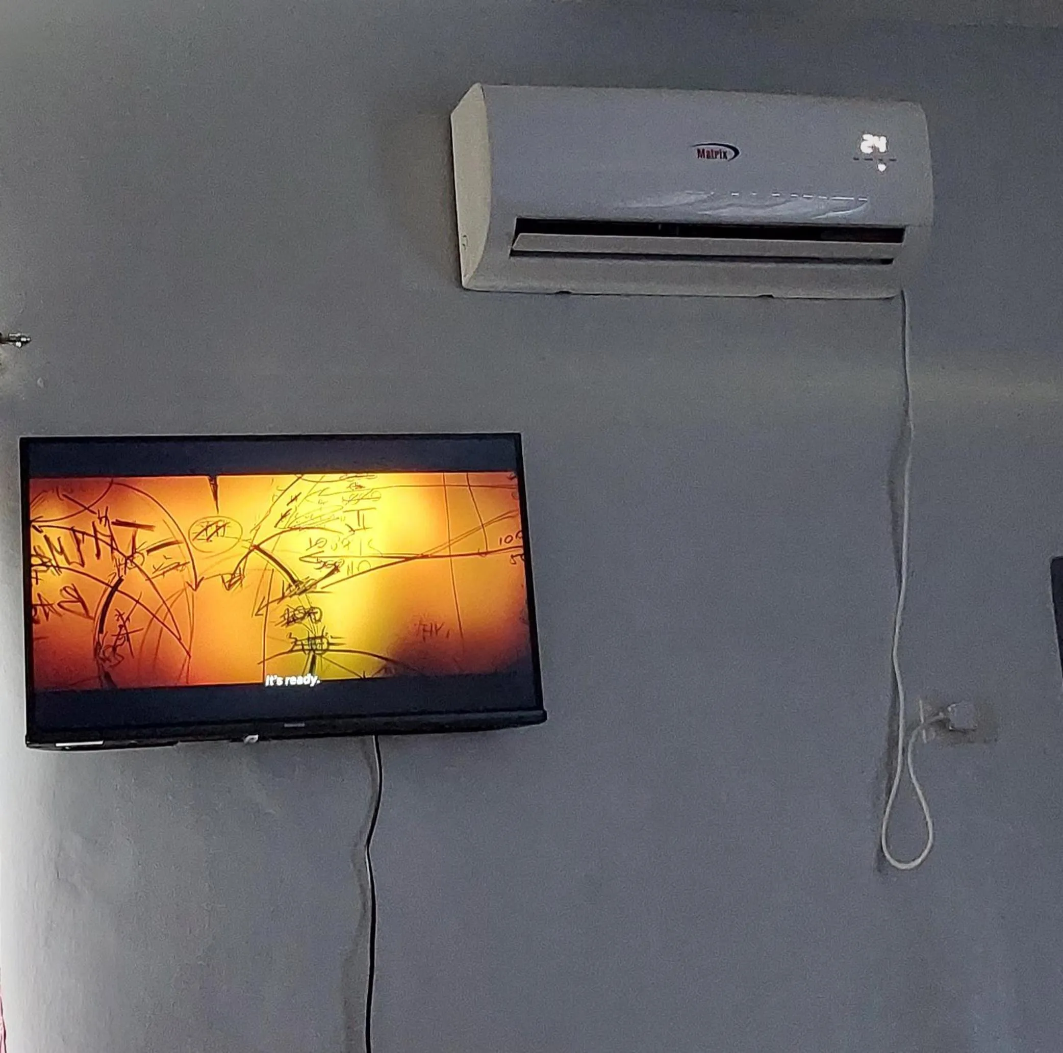 TV and multimedia in Genna's Tourist Inn Santa Fe