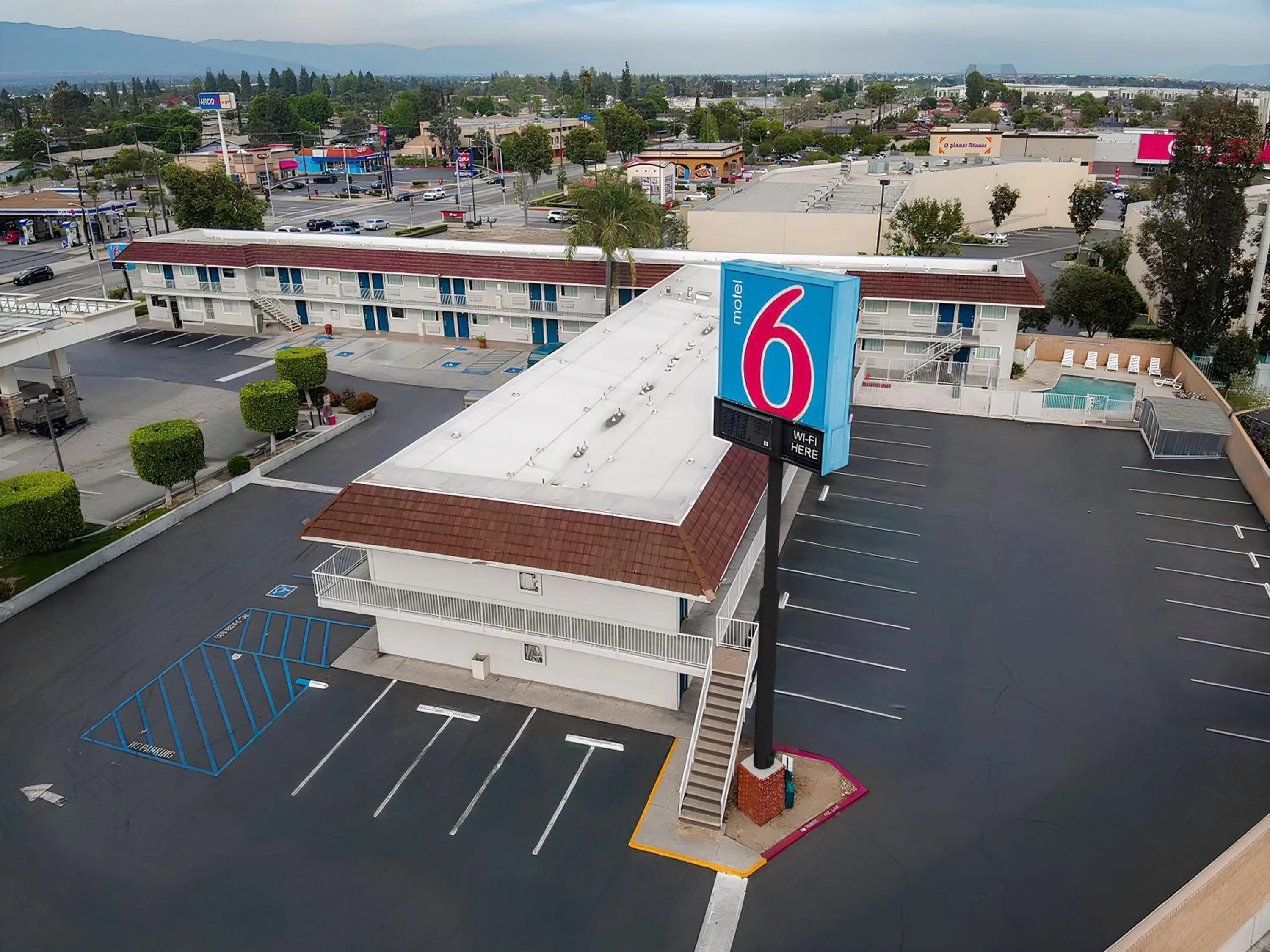 Property building in Motel 6 Ontario, CA - Airport