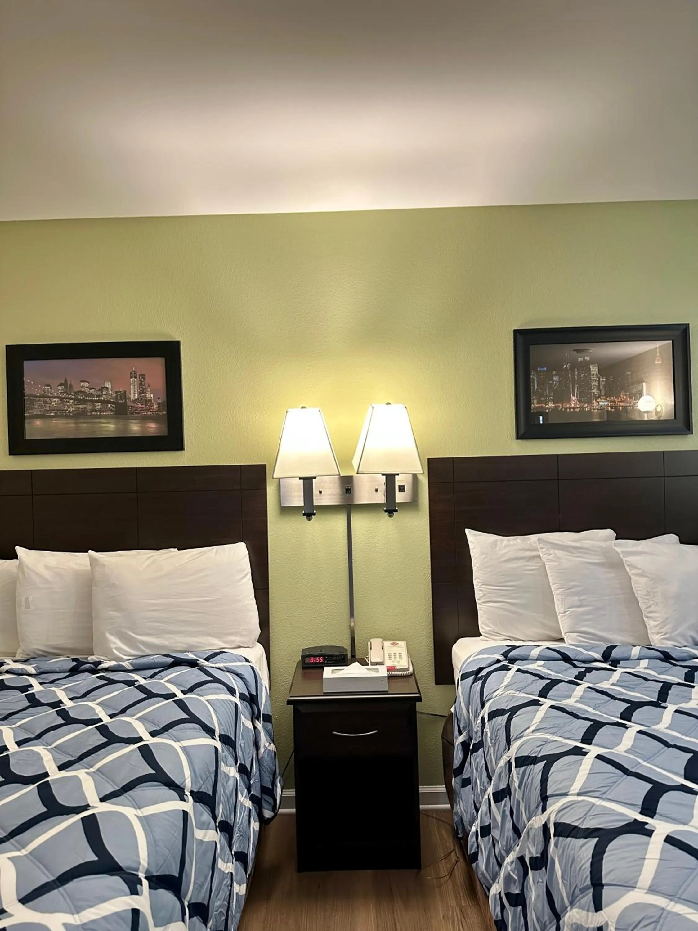 Bed in Sea Girt Lodge