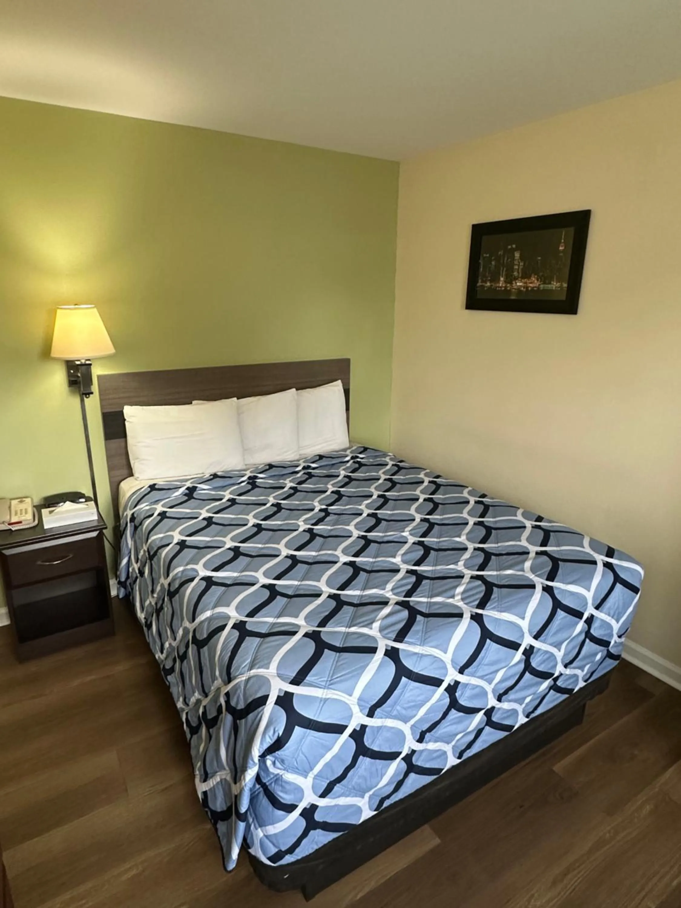 Bed in Sea Girt Lodge