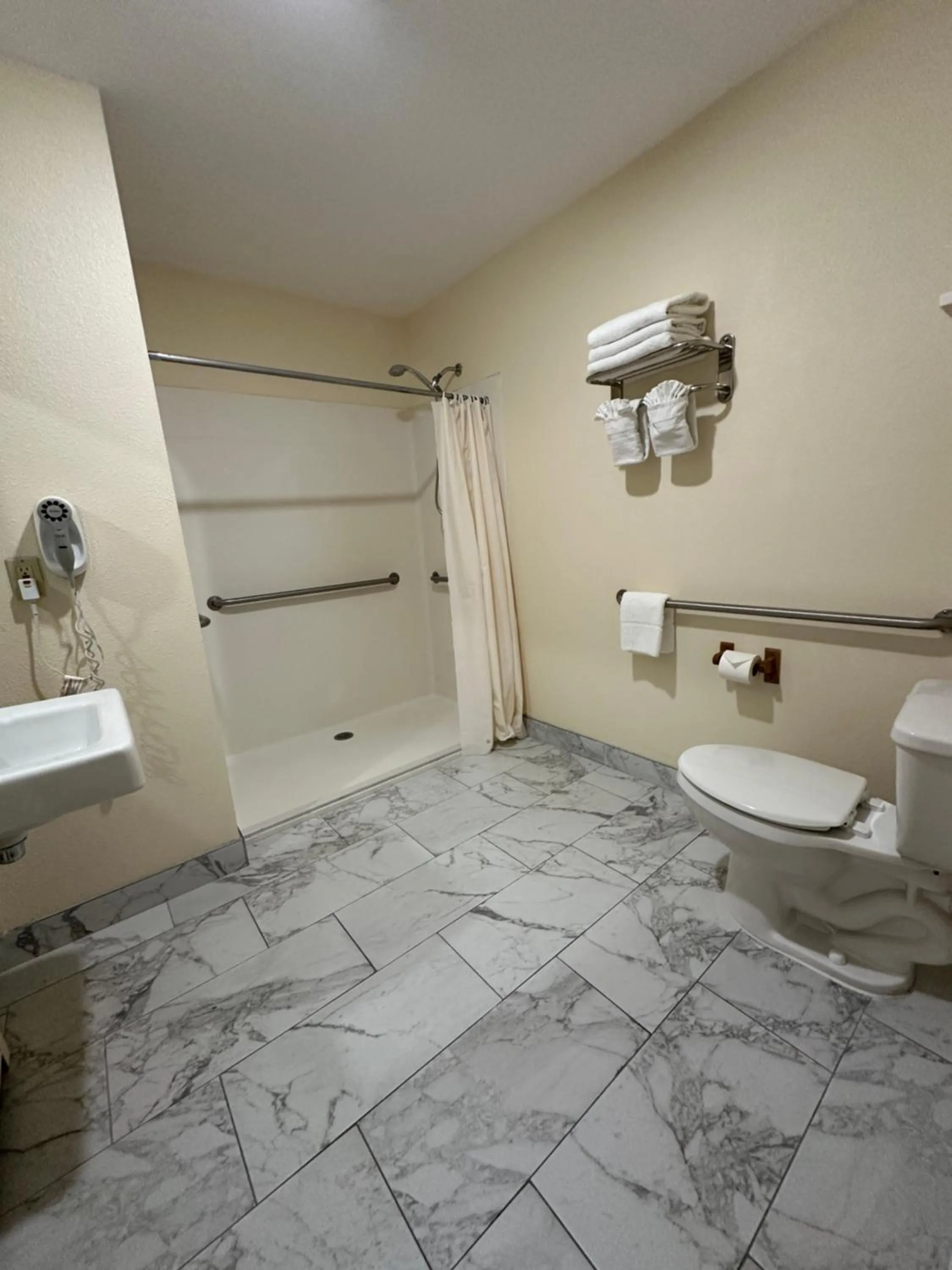 Bathroom in Sea Girt Lodge