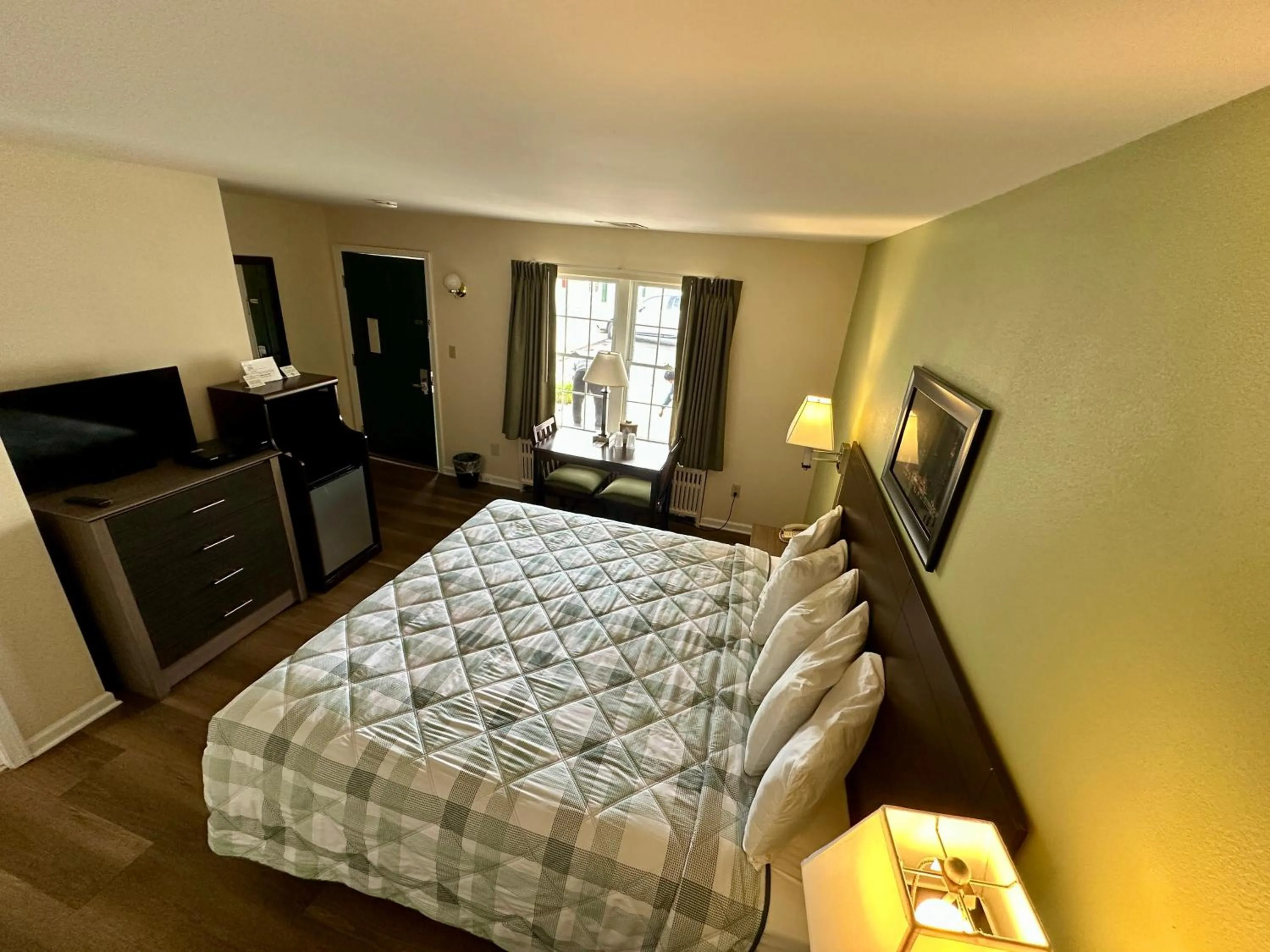 Bed in Sea Girt Lodge