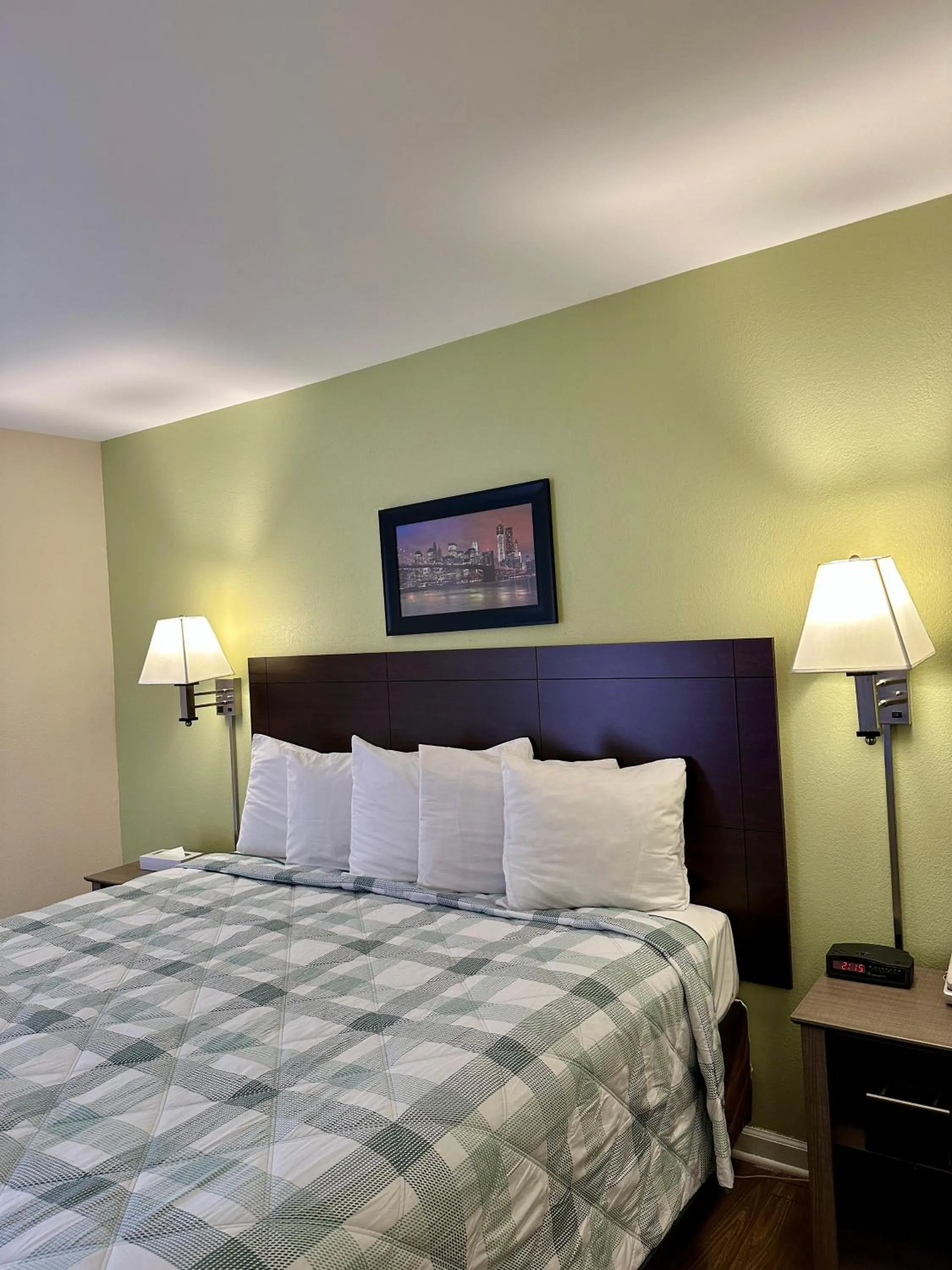 Bed in Sea Girt Lodge