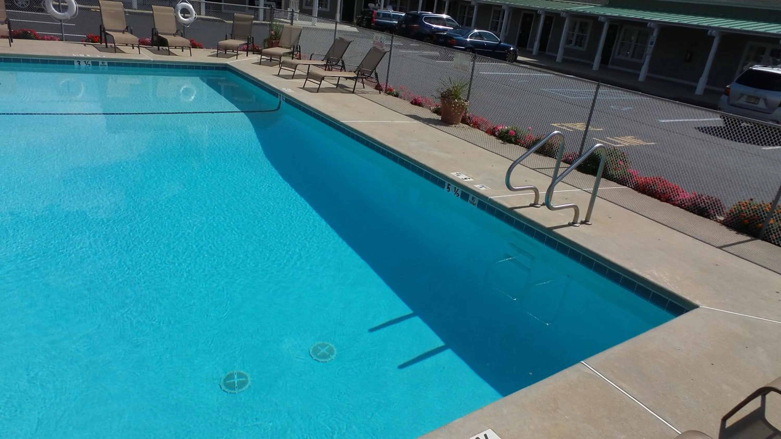 Swimming pool in Sea Girt Lodge
