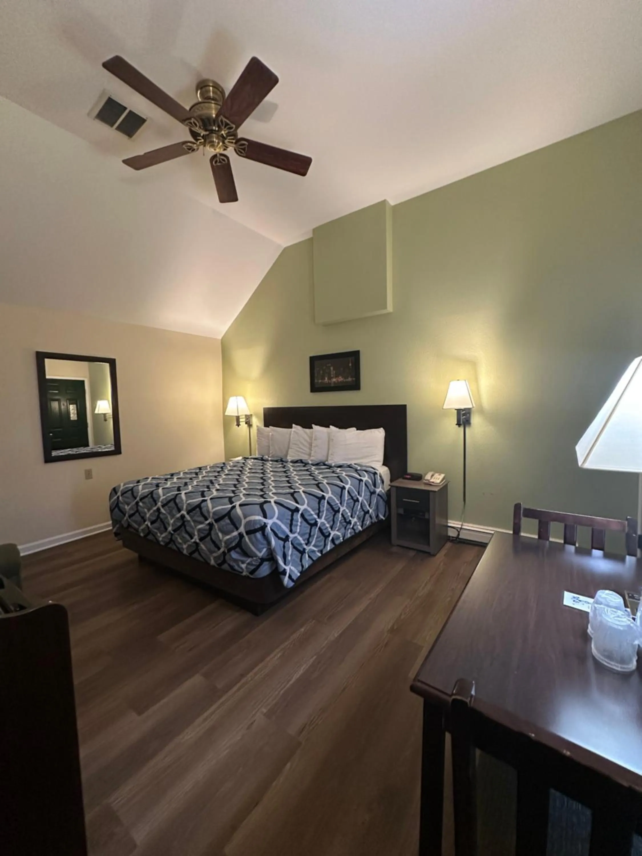 Bed in Sea Girt Lodge