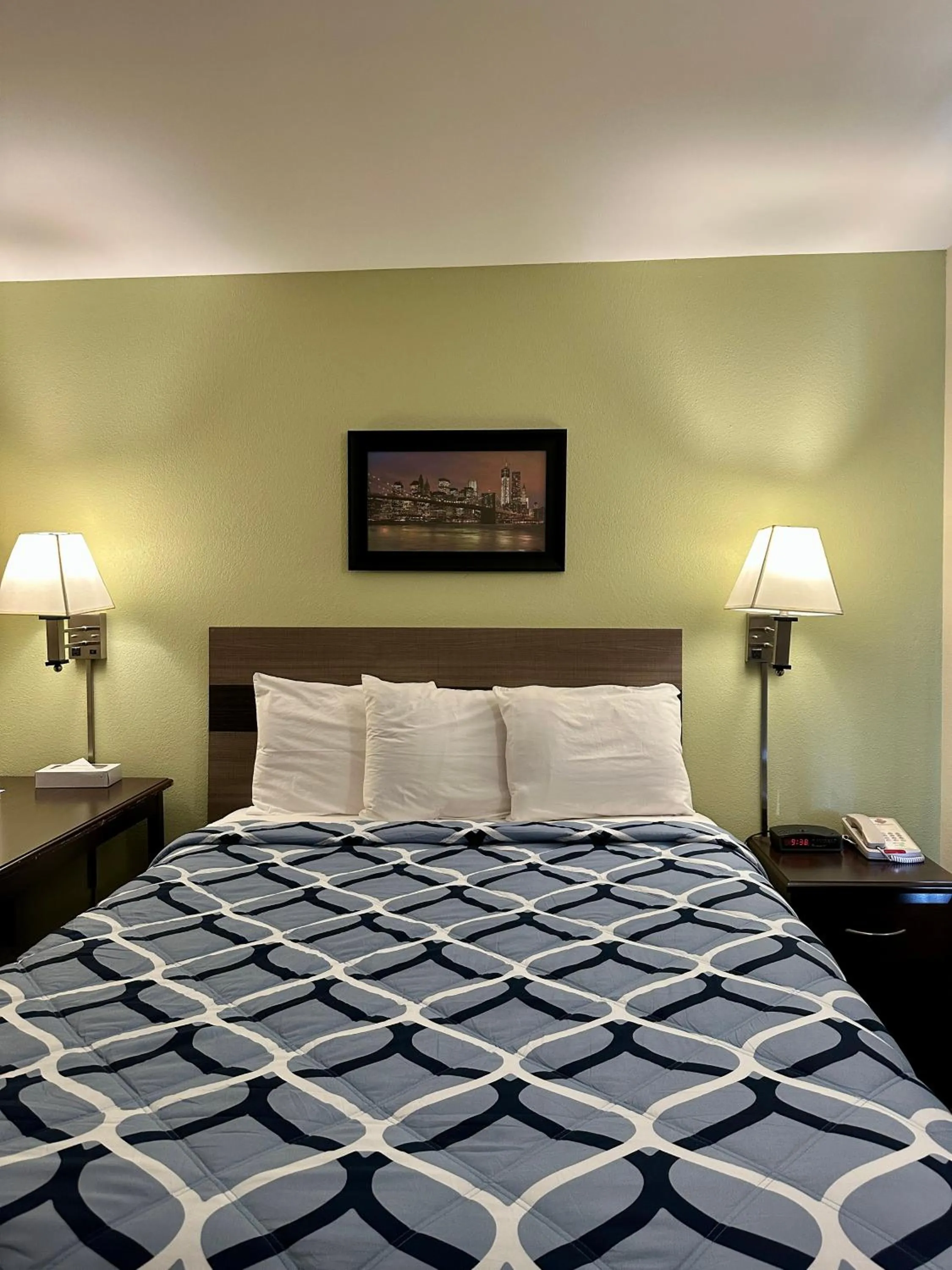 Bed in Sea Girt Lodge