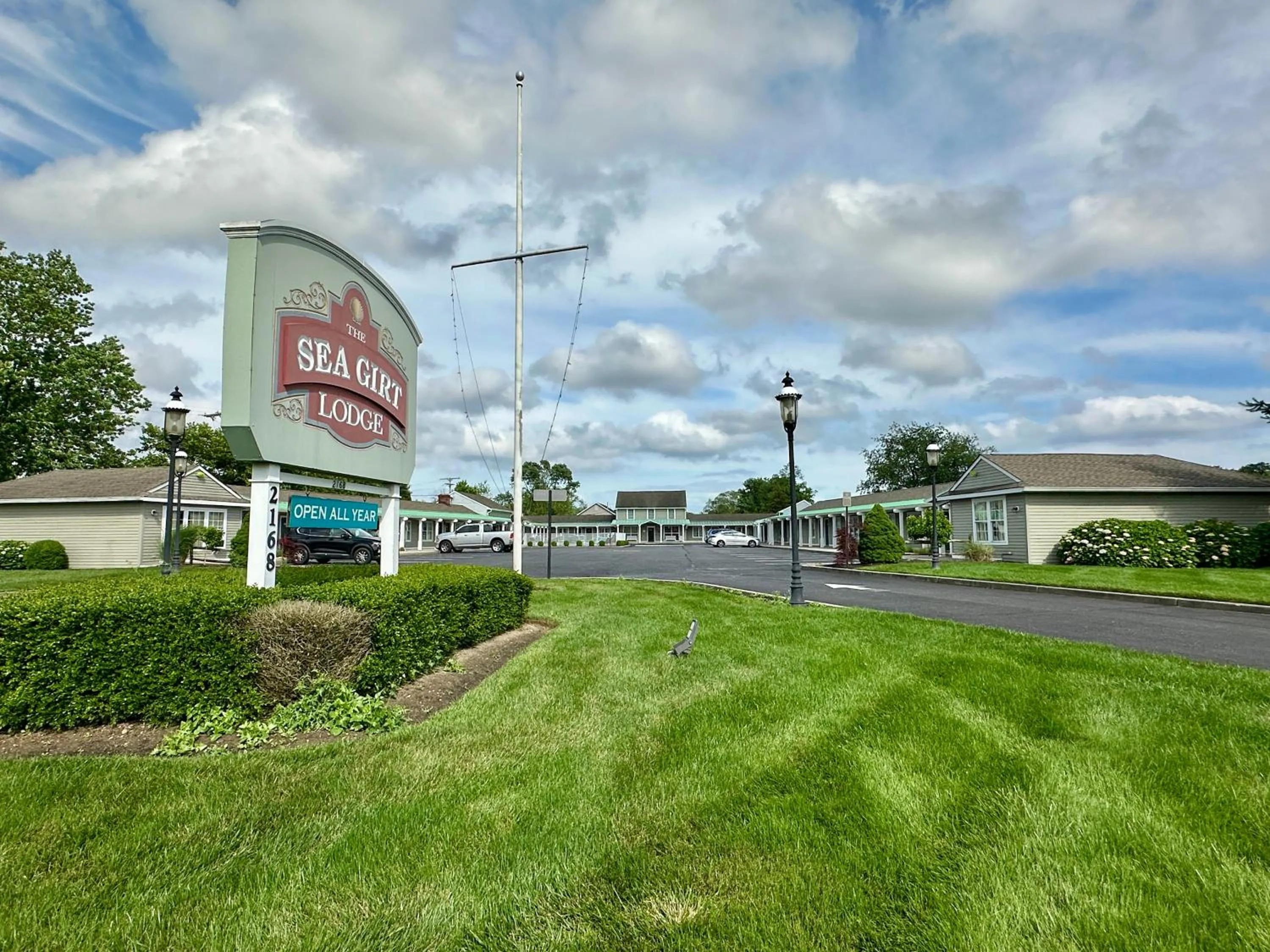 Facade/entrance in Sea Girt Lodge