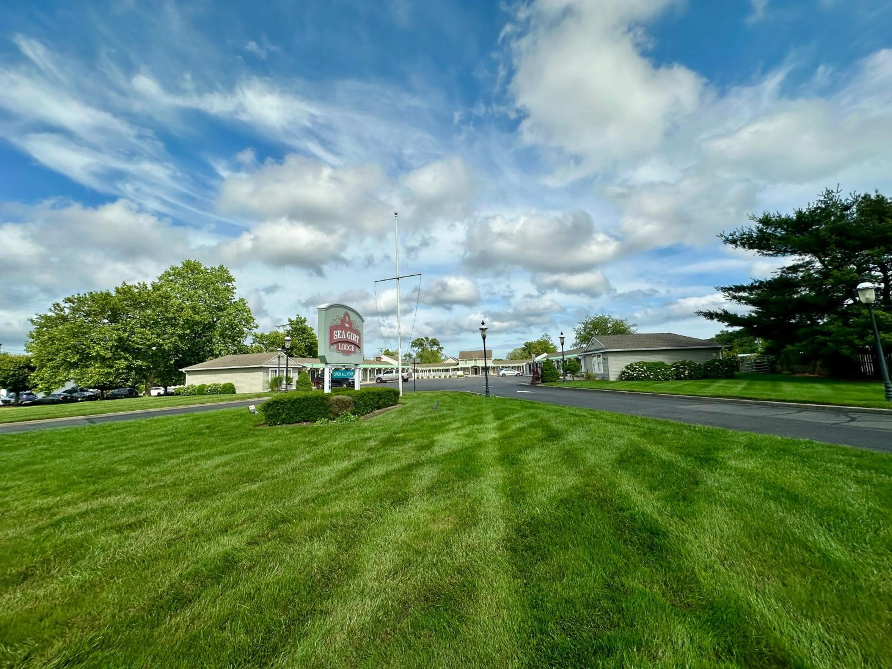 Facade/entrance in Sea Girt Lodge