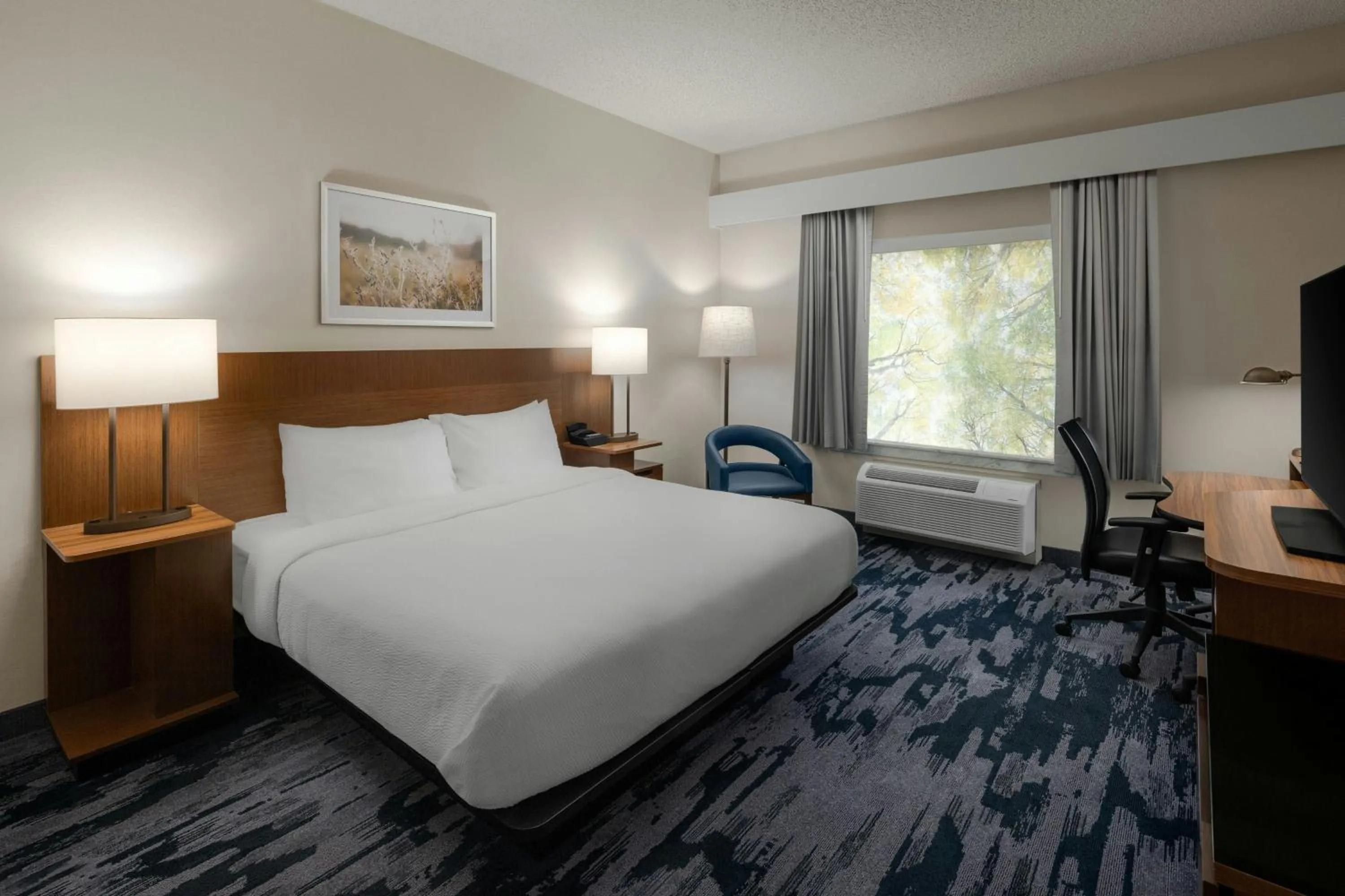 Photo of the whole room, Bed in Fairfield Inn & Suites Portland South/Lake Oswego