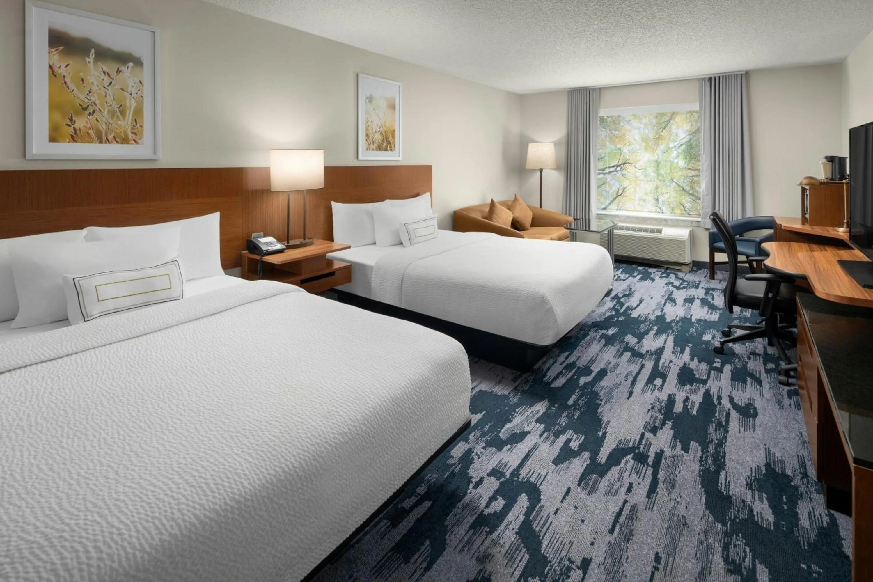 Photo of the whole room, Bed in Fairfield Inn & Suites Portland South/Lake Oswego