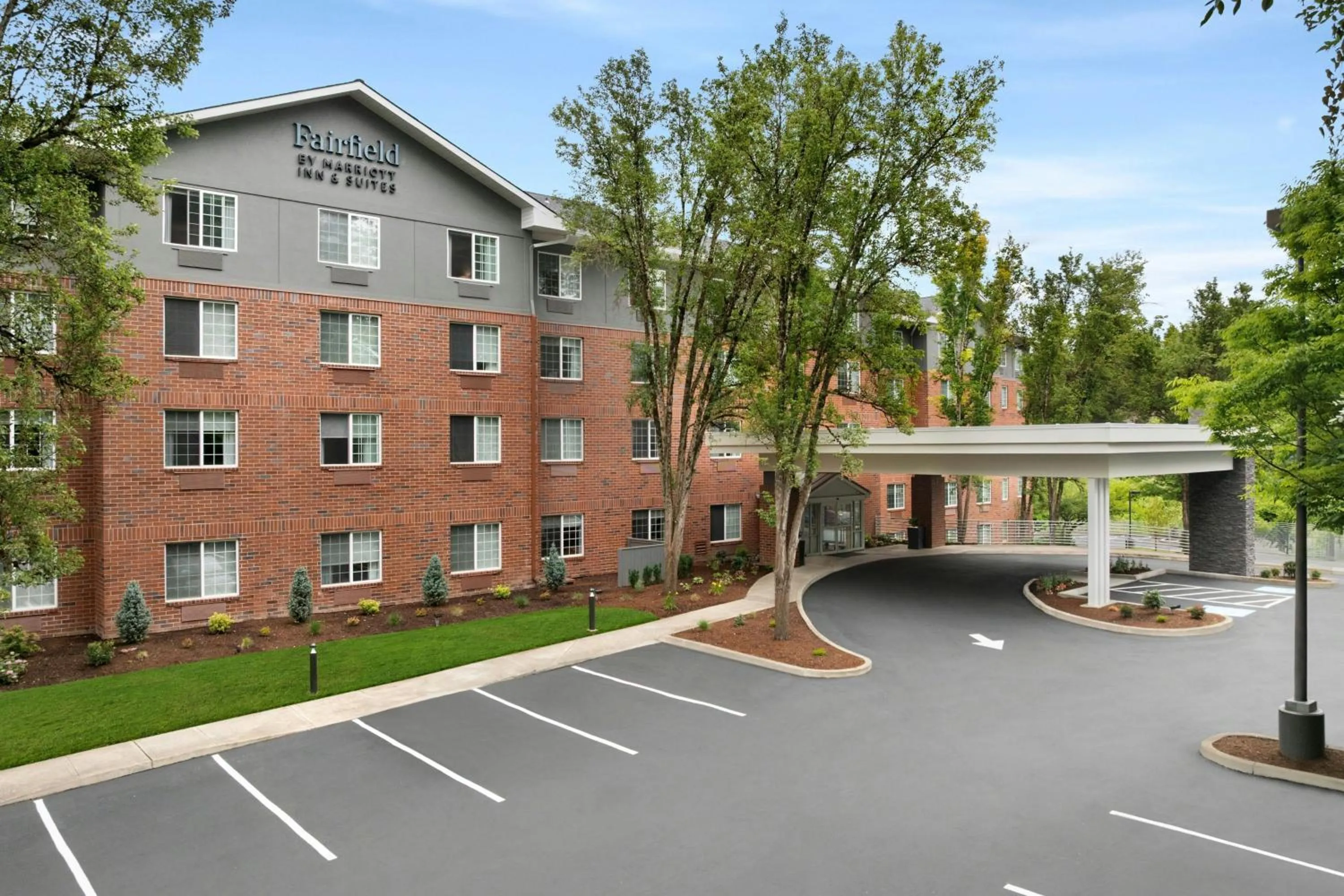 Property building in Fairfield Inn & Suites Portland South/Lake Oswego