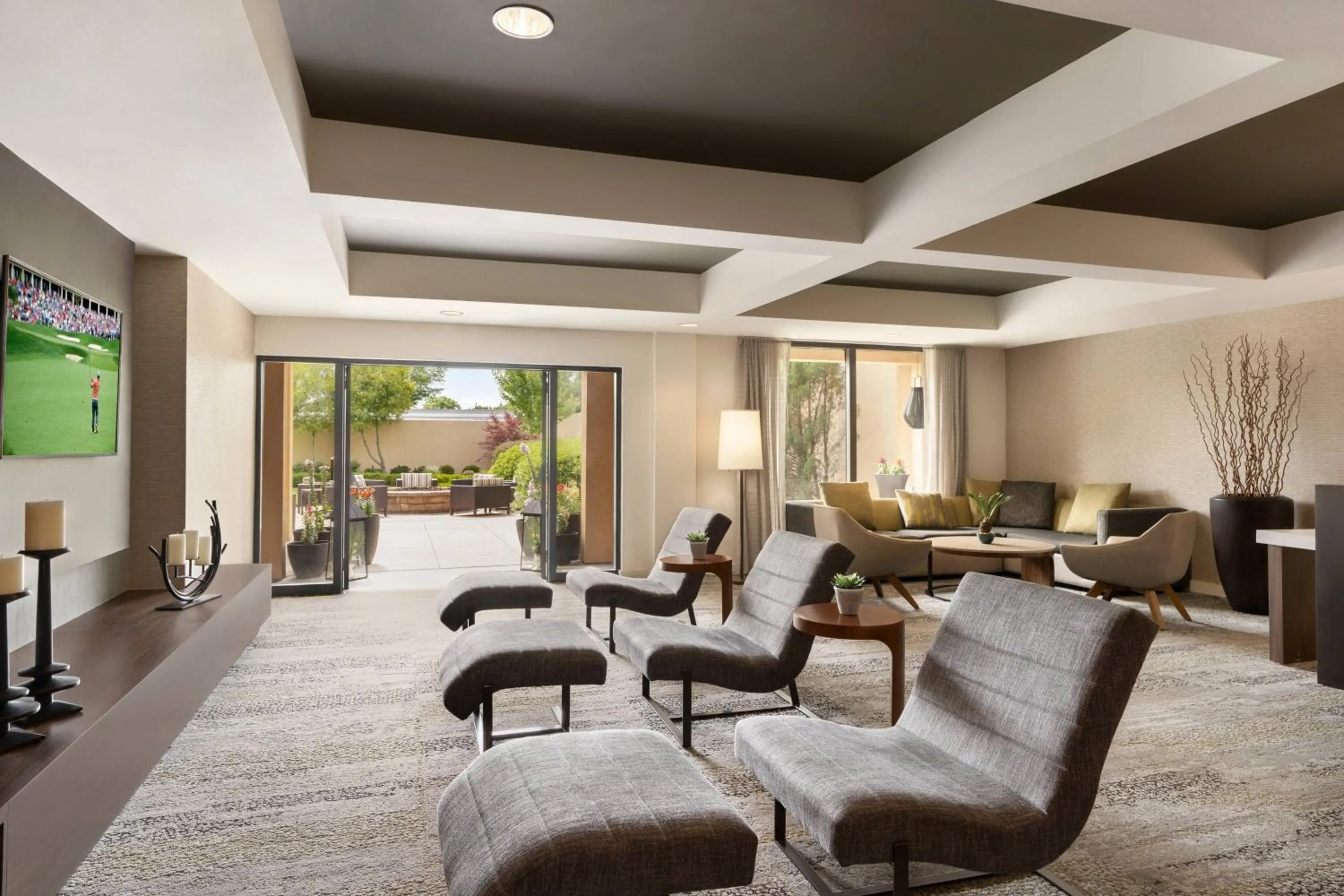 Lounge or bar in Courtyard Greenville