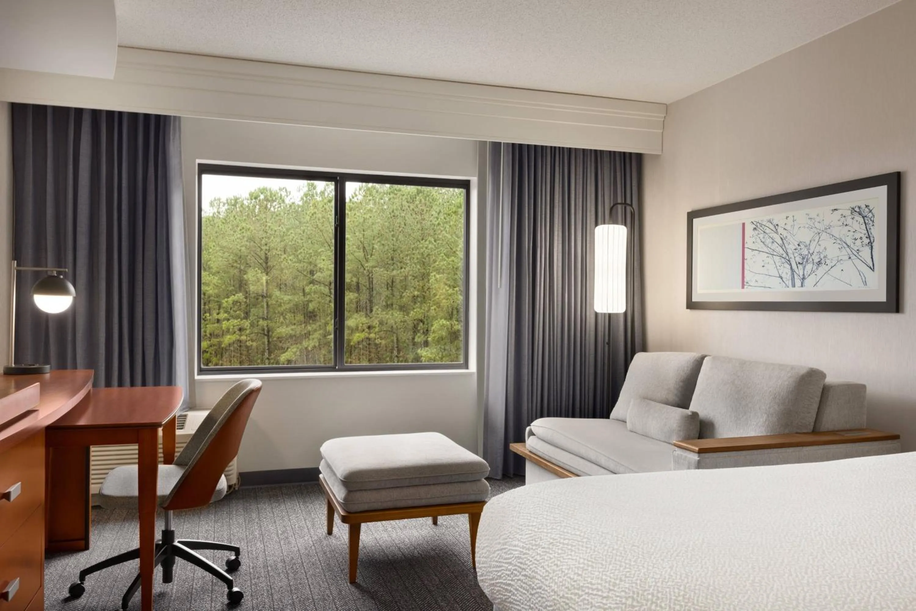 Photo of the whole room in Courtyard Greenville