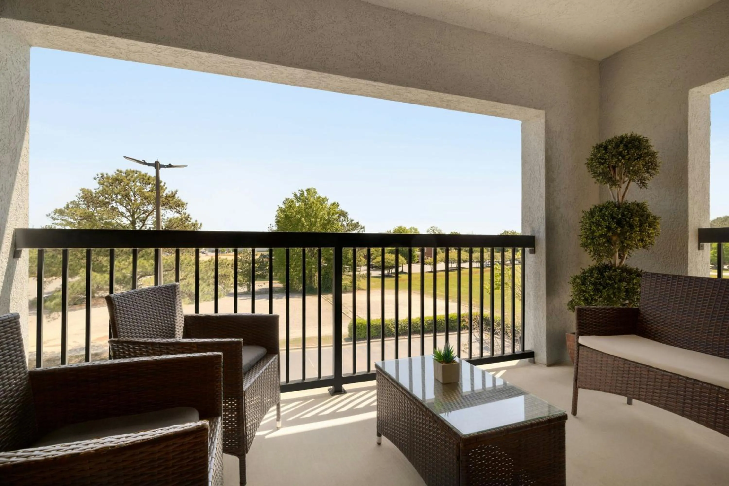 Photo of the whole room in Courtyard Greenville