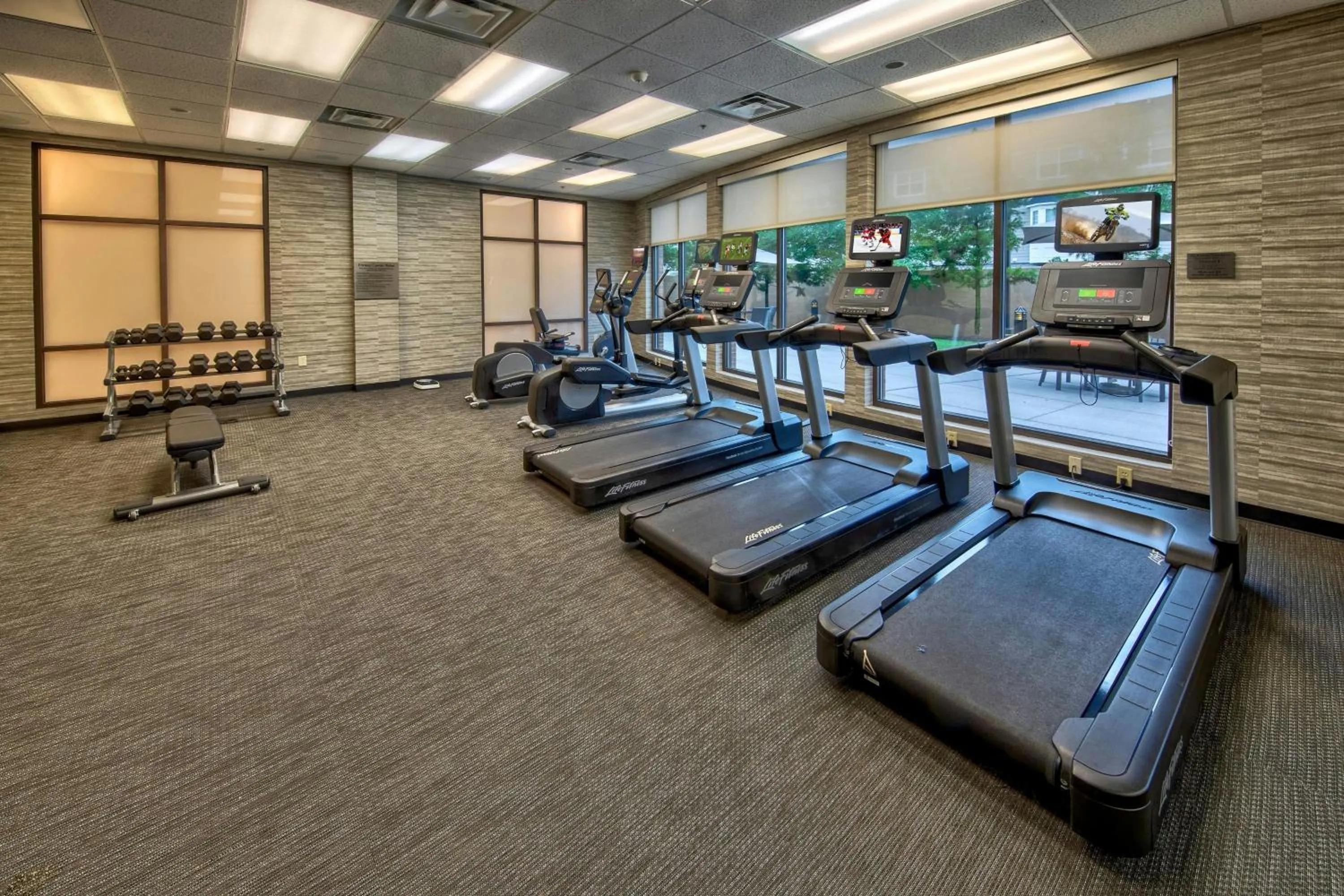 Fitness centre/facilities in Courtyard Newport News Airport