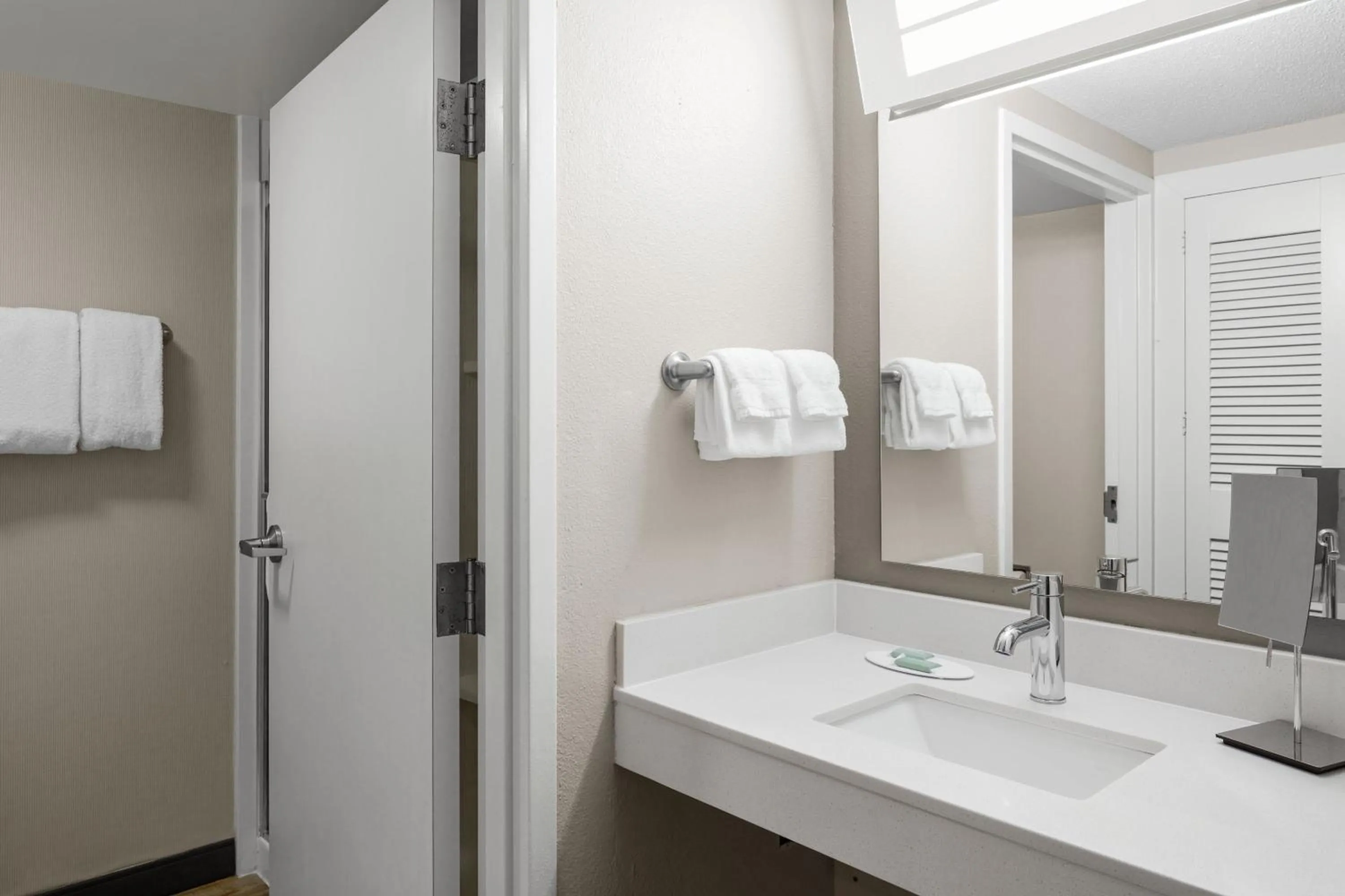 Bathroom in Courtyard Newport News Yorktown