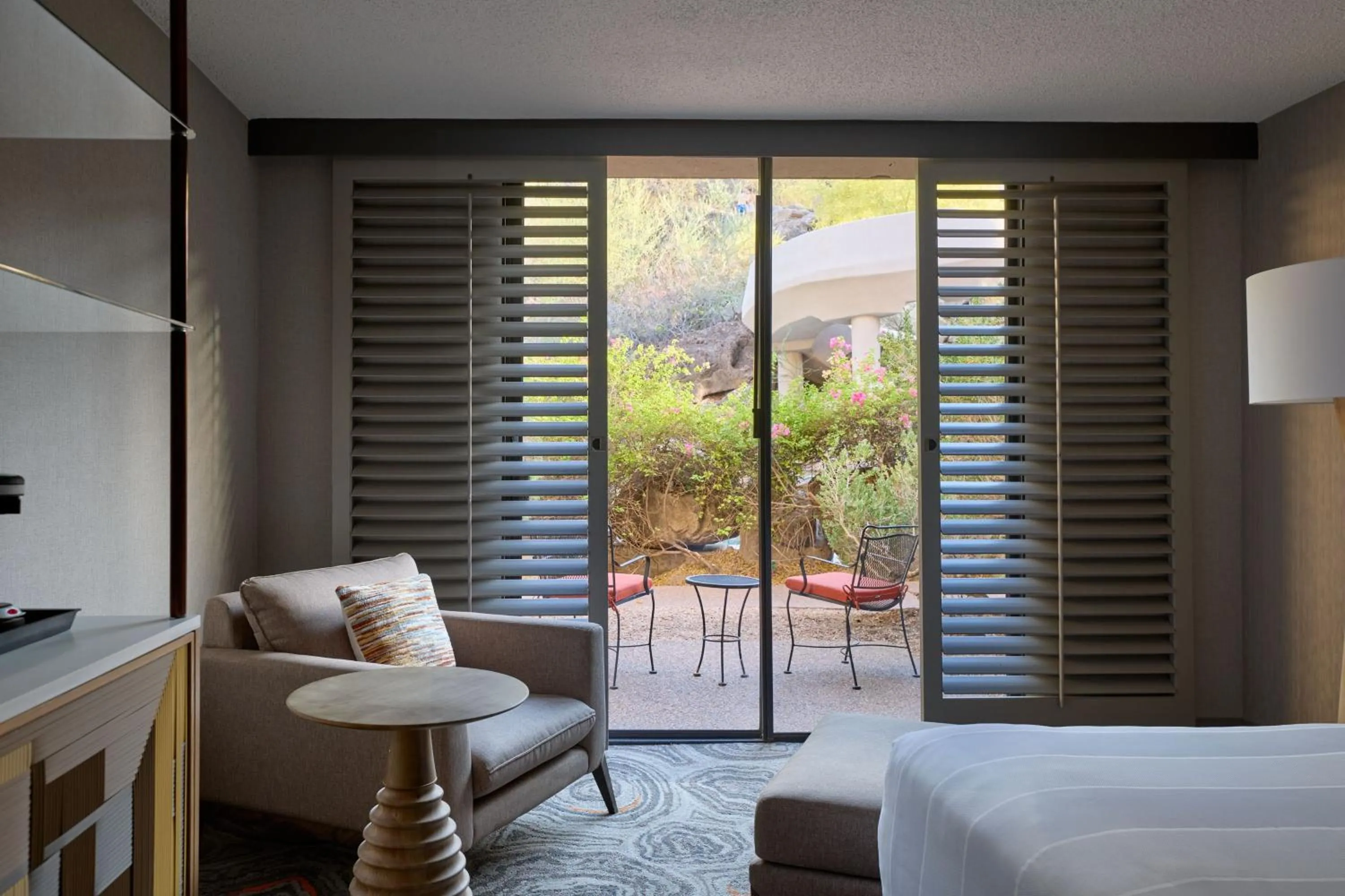 Photo of the whole room, Bed in Phoenix Marriott Resort Tempe at The Buttes