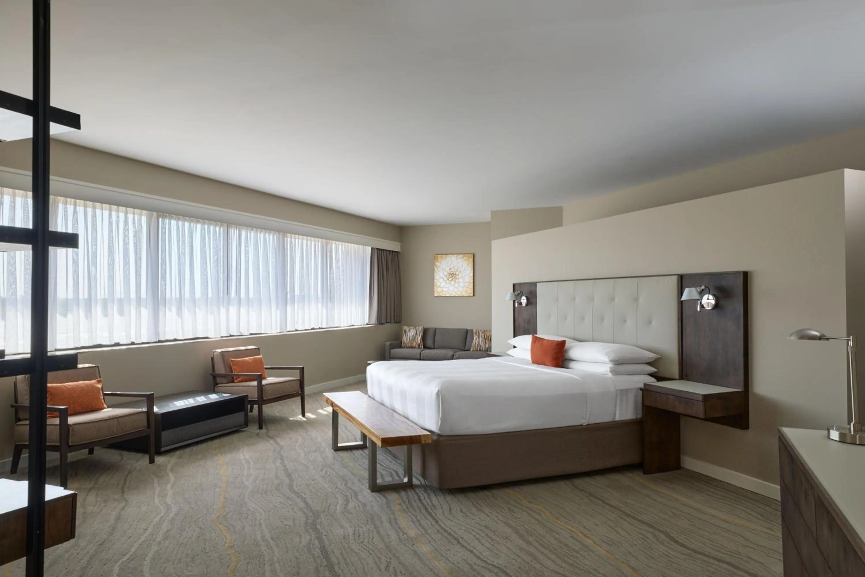 Photo of the whole room, Bed in Phoenix Marriott Resort Tempe at The Buttes