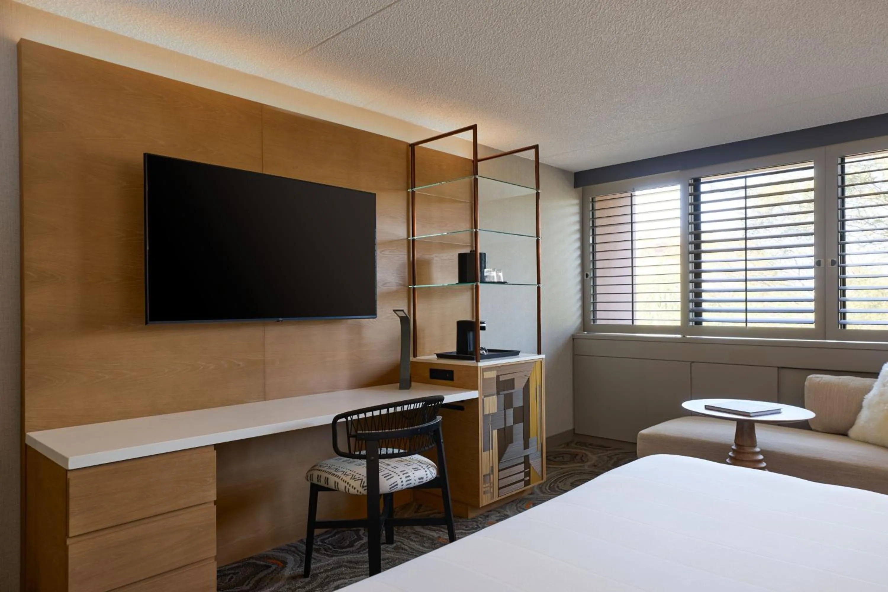 Photo of the whole room, Bed in Phoenix Marriott Resort Tempe at The Buttes