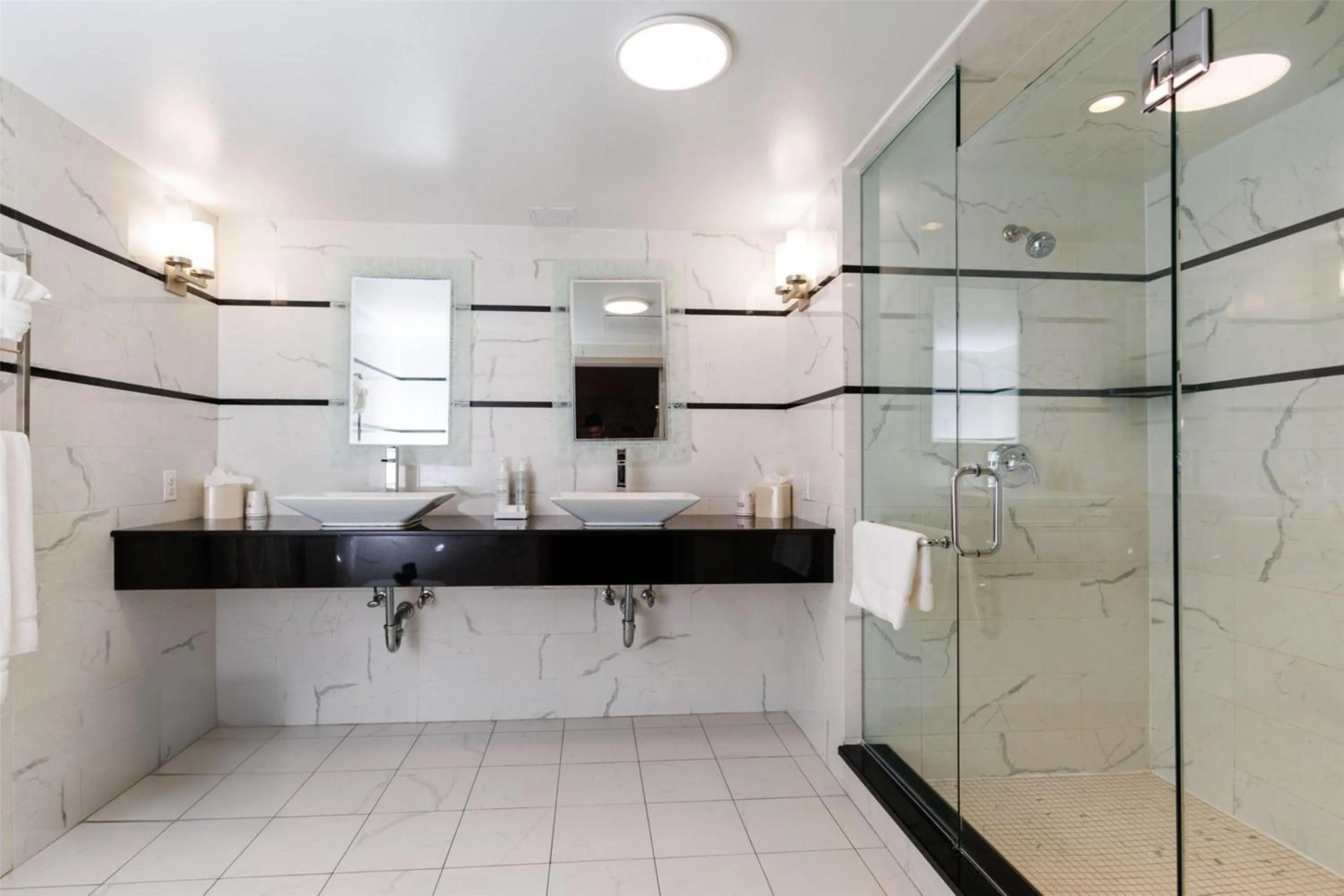 Bathroom in Hilton Garden Inn New York/Staten Island