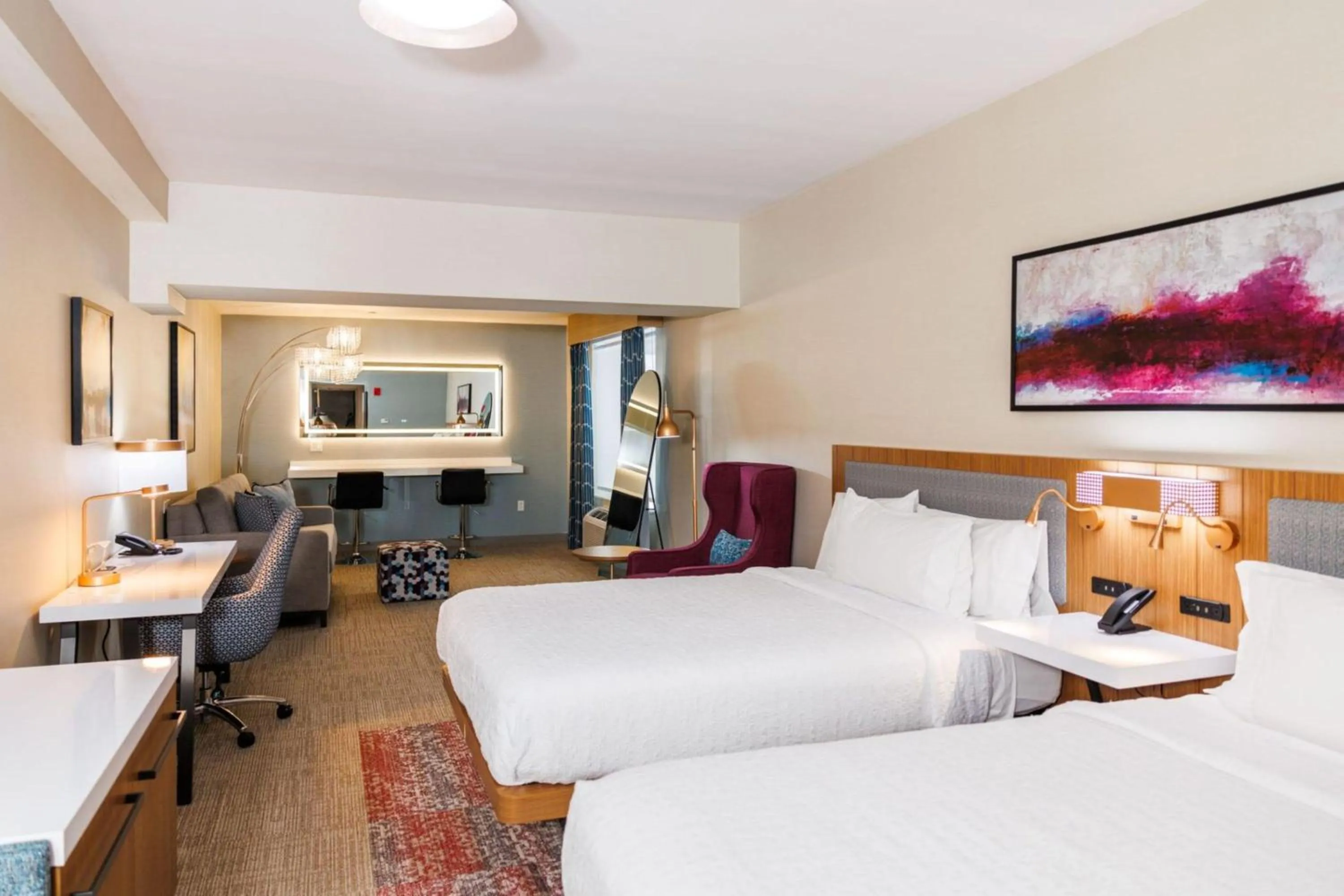 Bed in Hilton Garden Inn New York/Staten Island