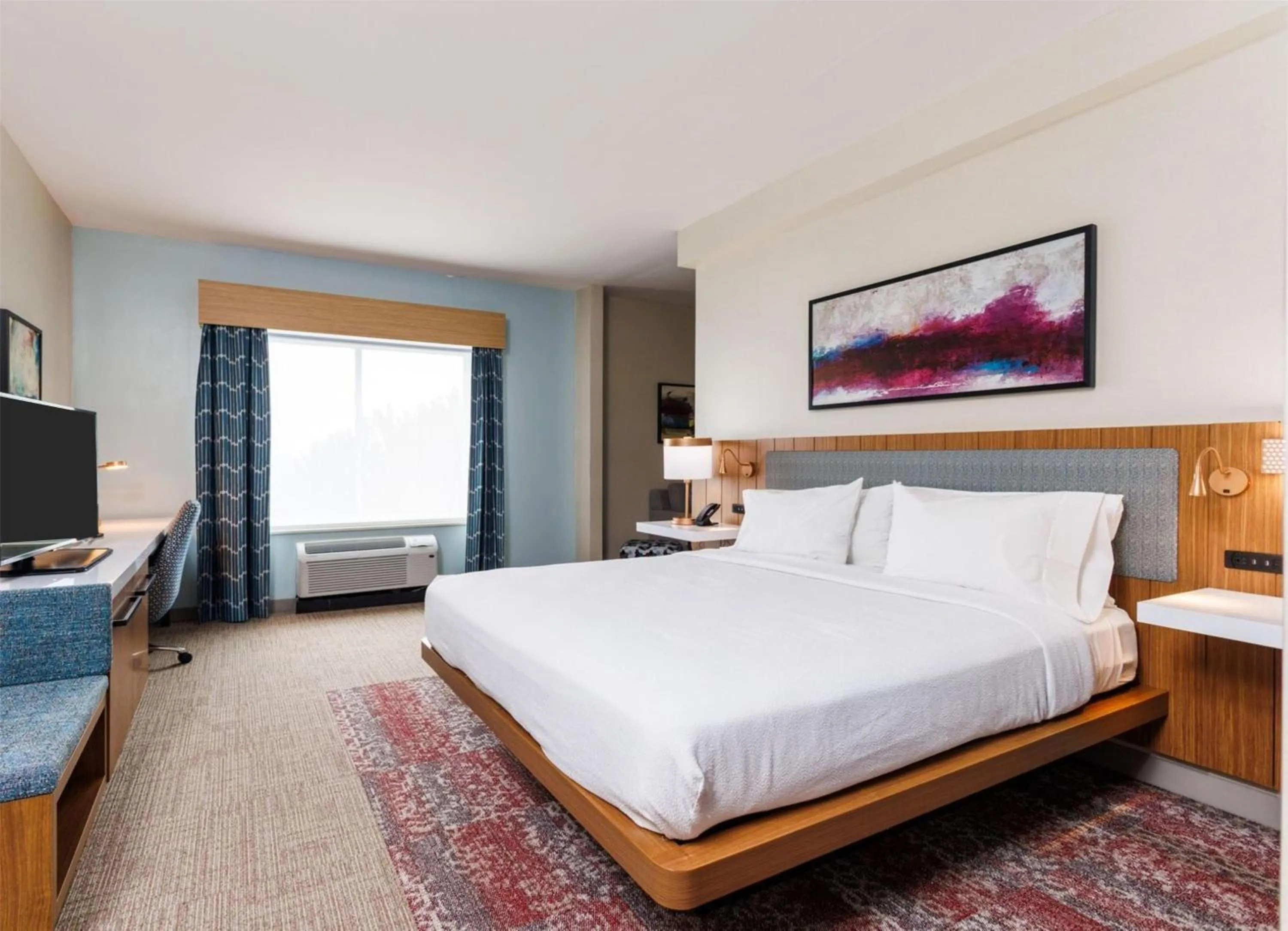 Bed in Hilton Garden Inn New York/Staten Island