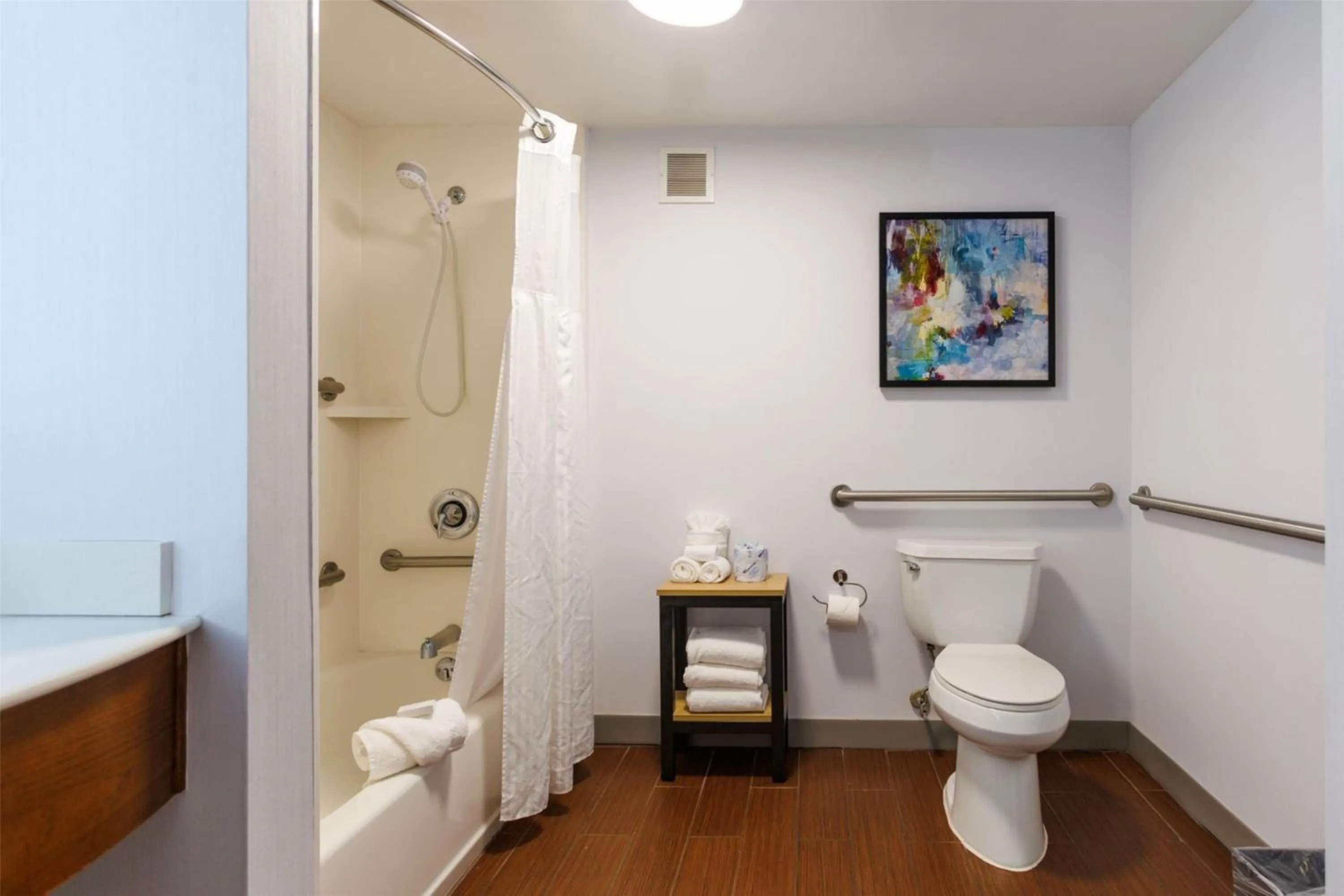 Bathroom in Hilton Garden Inn New York/Staten Island