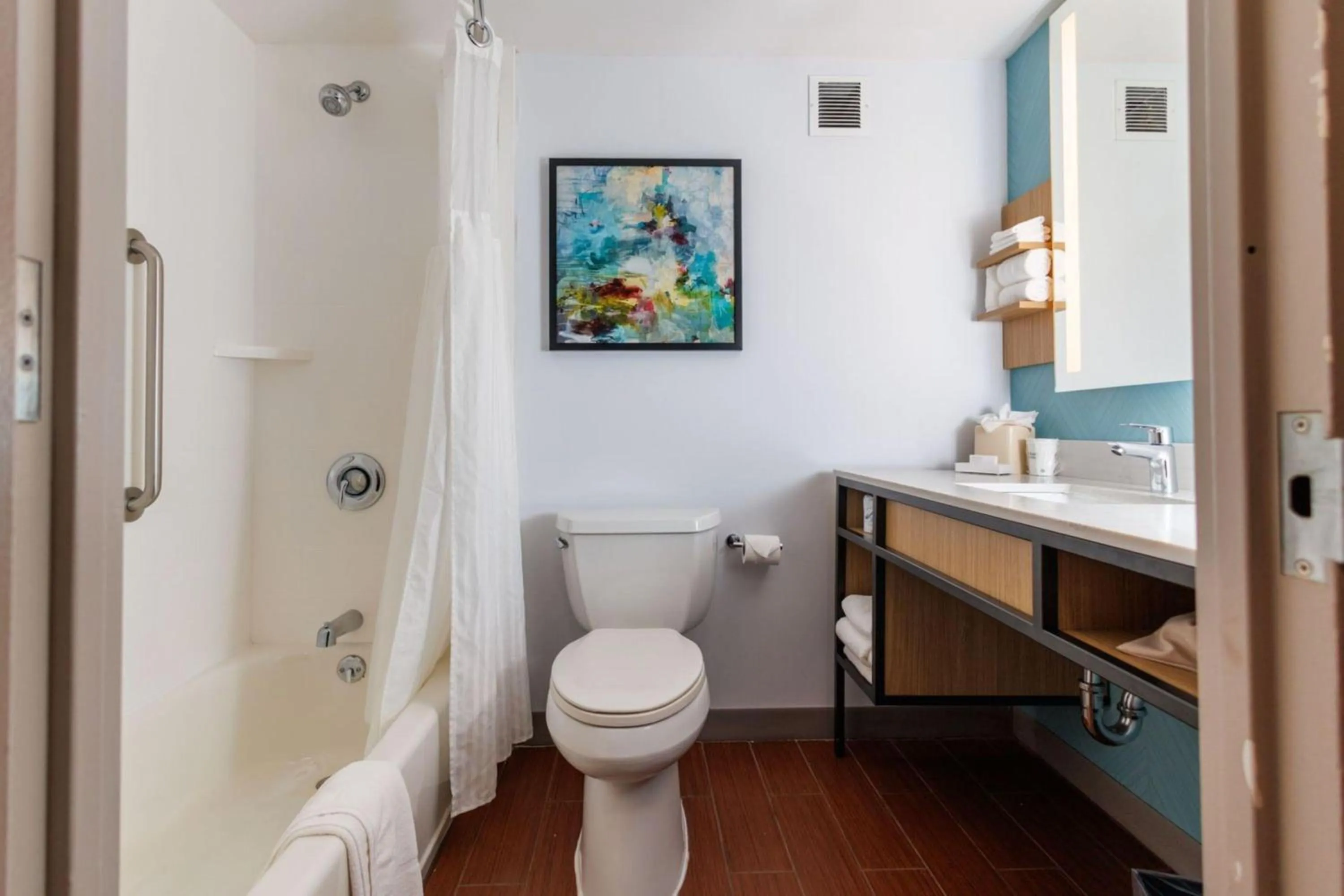 Bathroom in Hilton Garden Inn New York/Staten Island