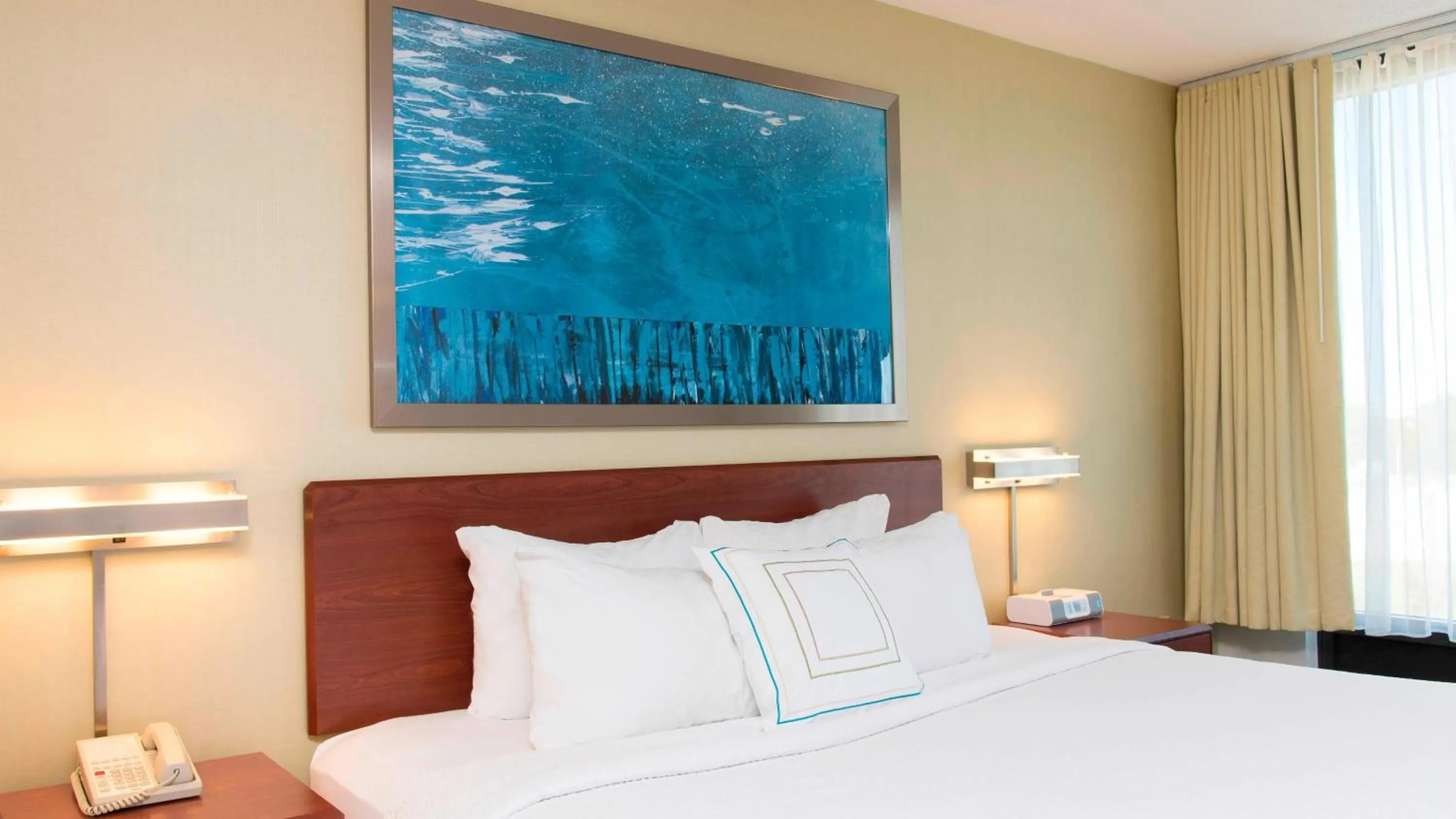 Bed in SpringHill Suites by Marriott Peoria