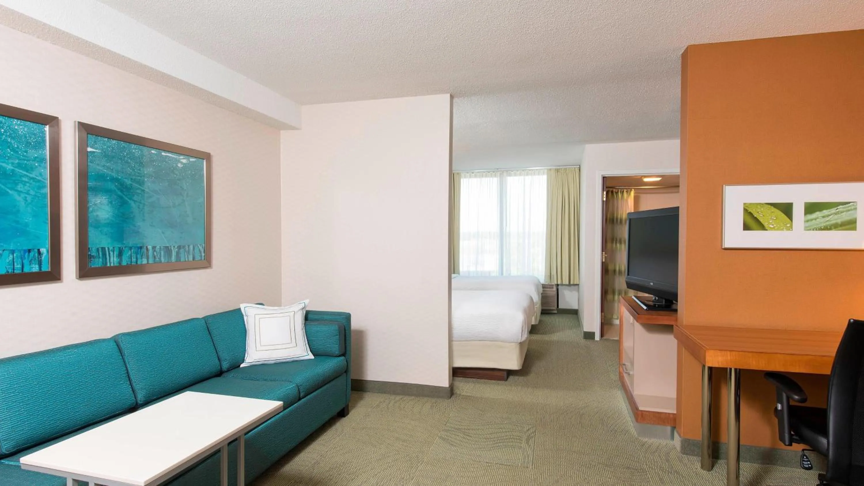 Living room in SpringHill Suites by Marriott Peoria