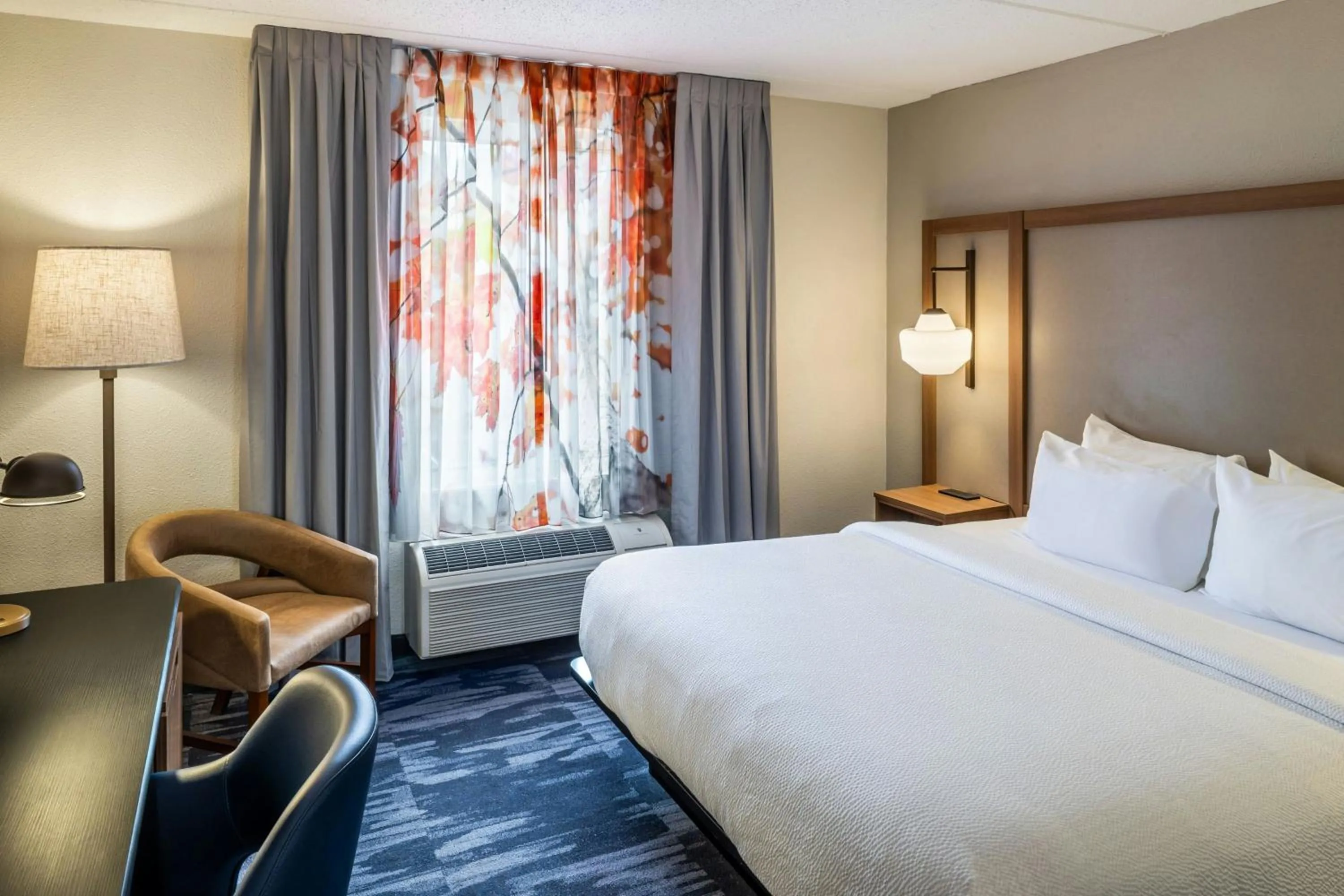 Photo of the whole room, Bed in Fairfield Inn & Suites Butler