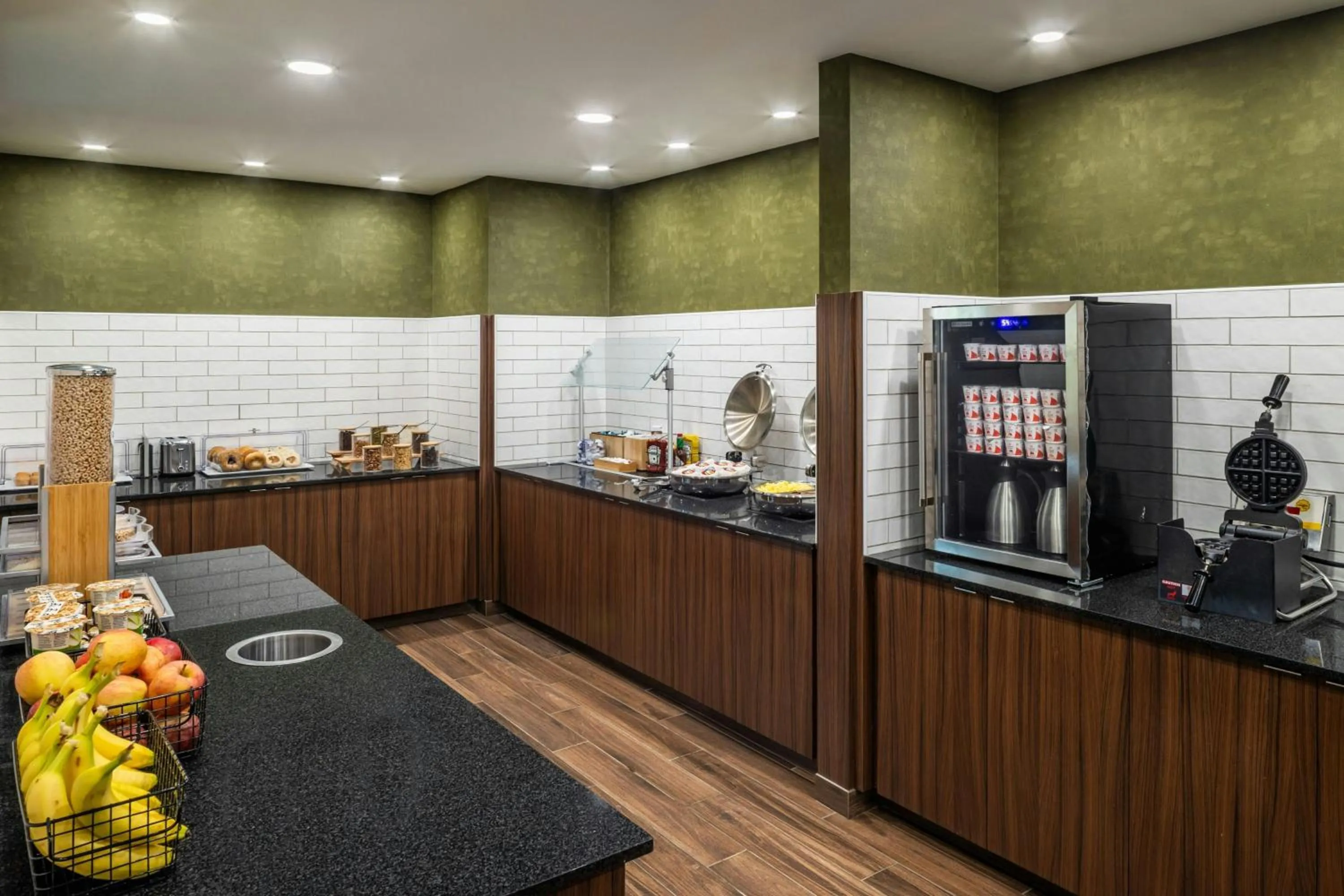 Breakfast in Fairfield Inn & Suites Butler