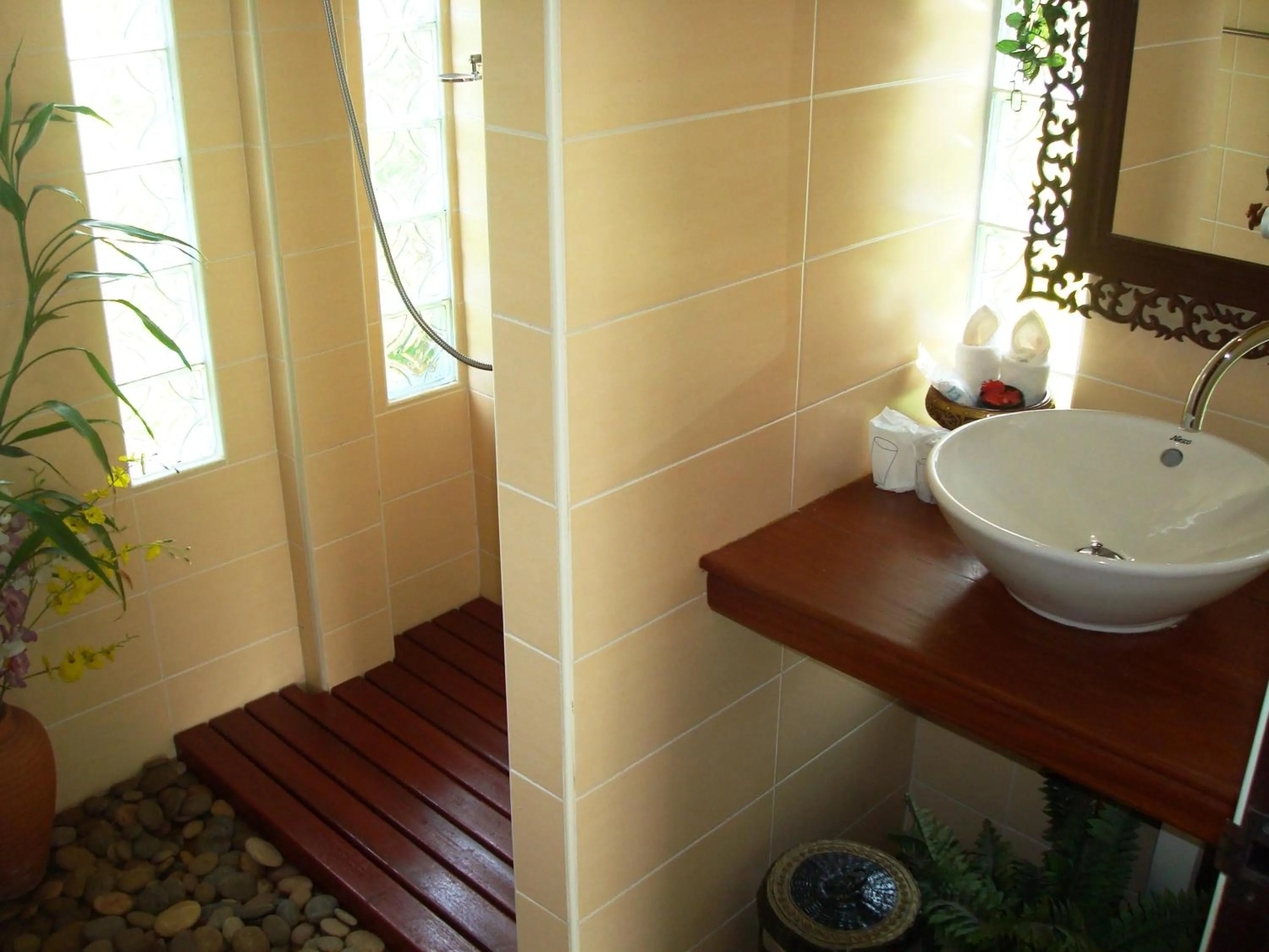 Bathroom in Viang Yonok Hotel, Restaurant, Sports Club