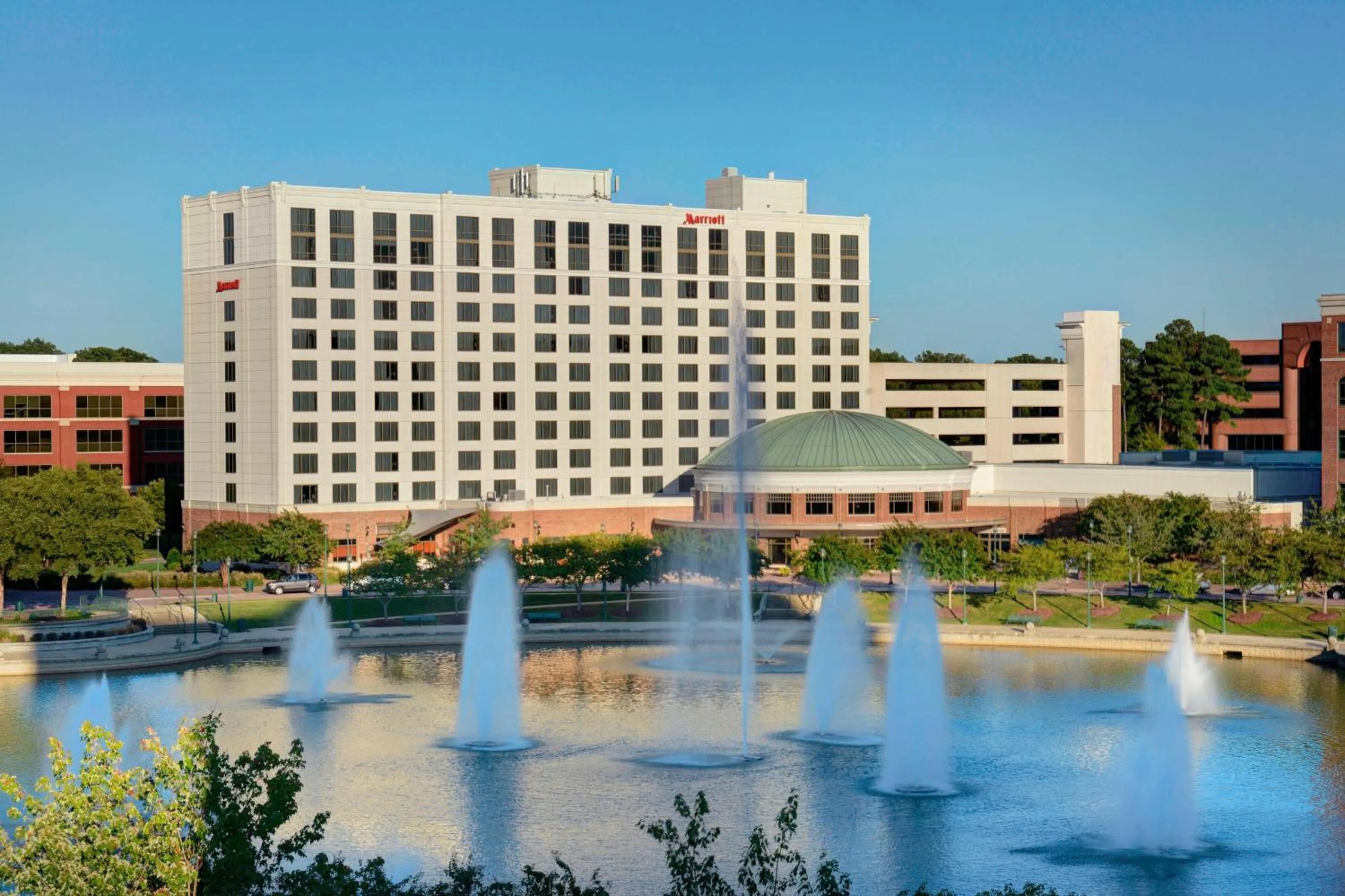 Property building in Newport News Marriott at City Center