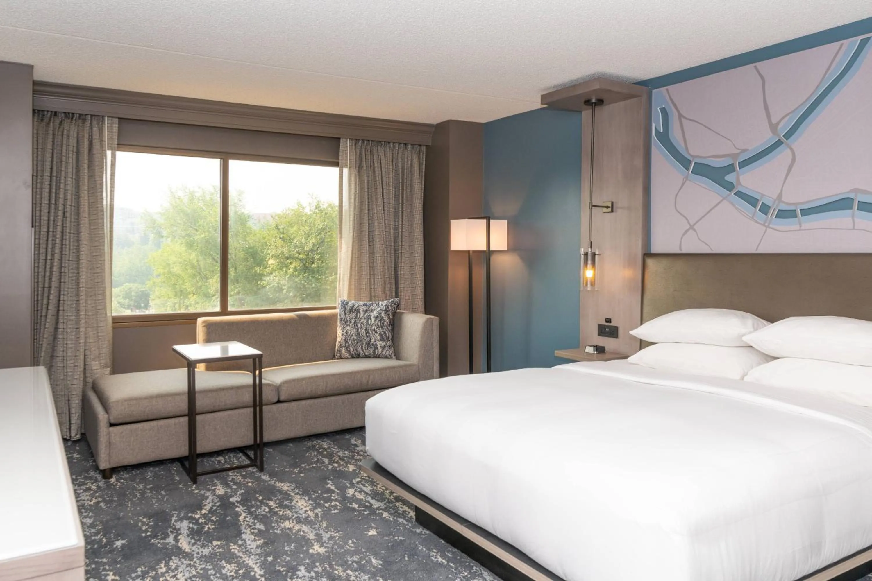 Photo of the whole room, Bed in Pittsburgh Airport Marriott