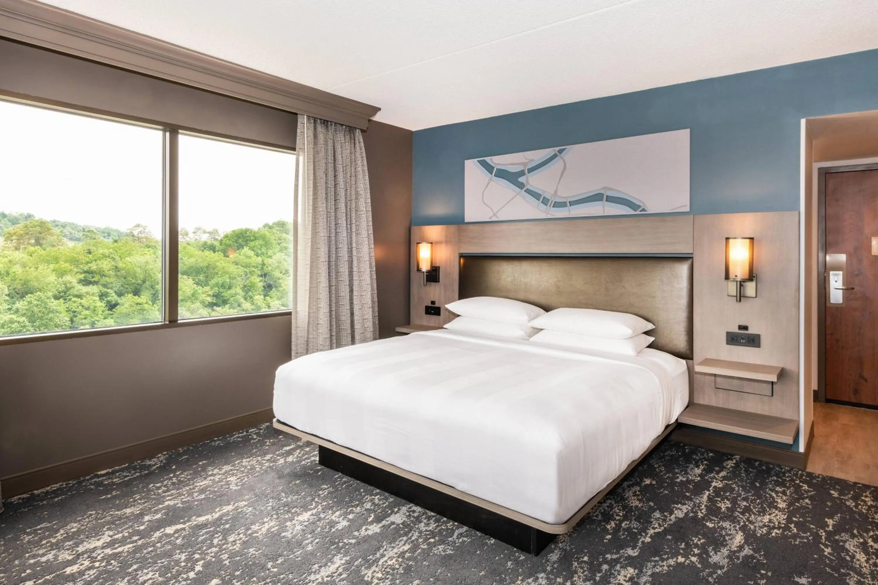 Photo of the whole room, Bed in Pittsburgh Airport Marriott