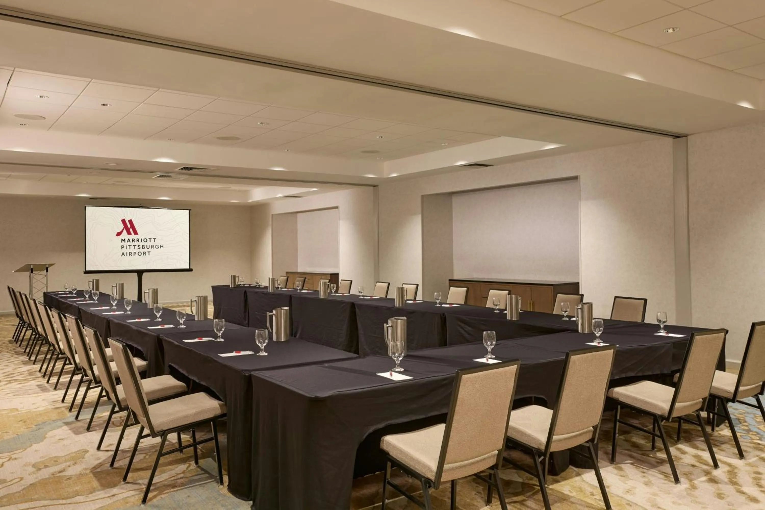 Meeting/conference room in Pittsburgh Airport Marriott