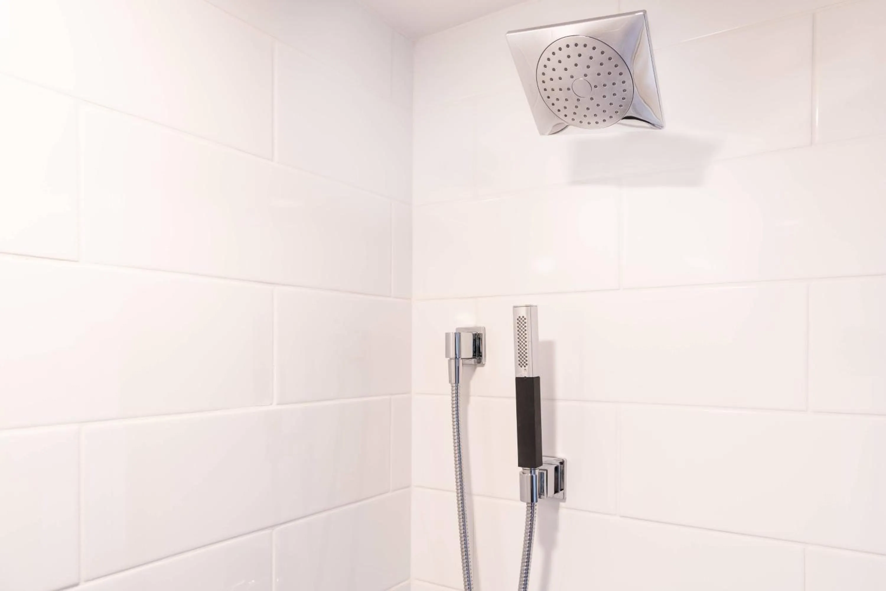 Bathroom in Pittsburgh Airport Marriott