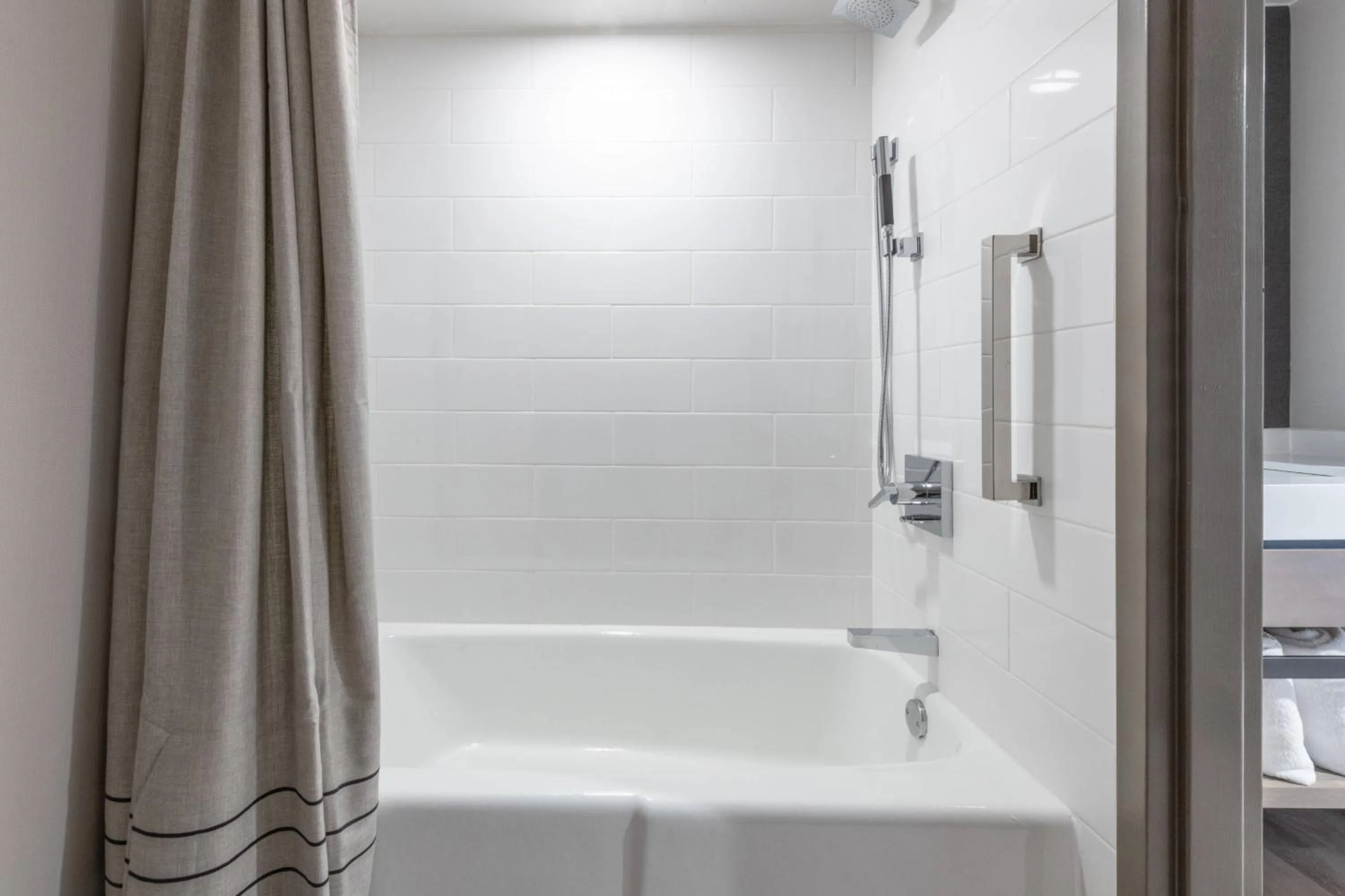 Bathroom in Pittsburgh Airport Marriott